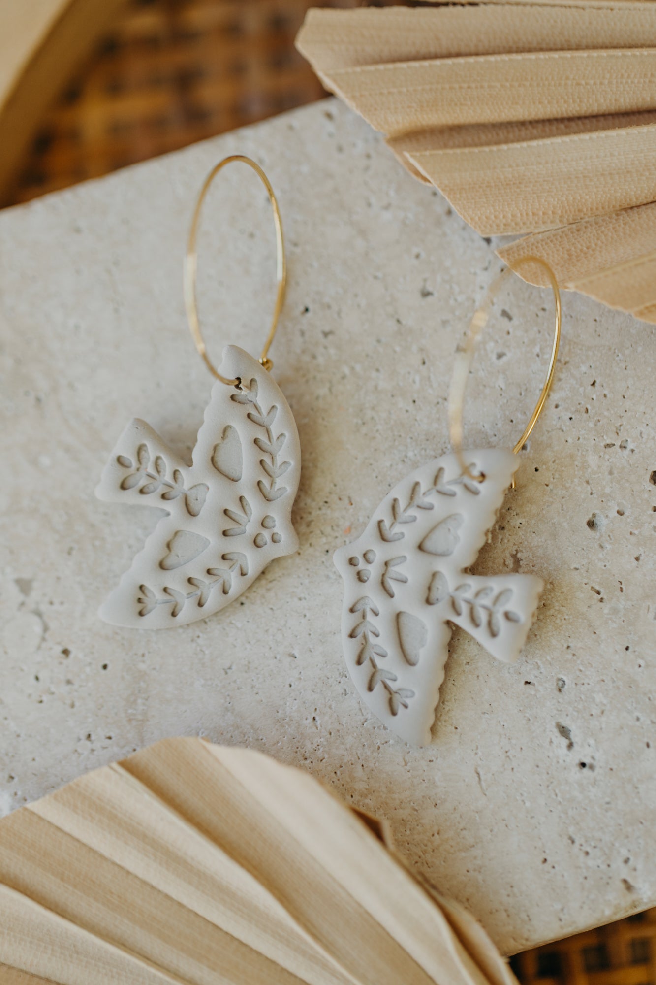 NAYLA - Bird hoop earrings in chalk color