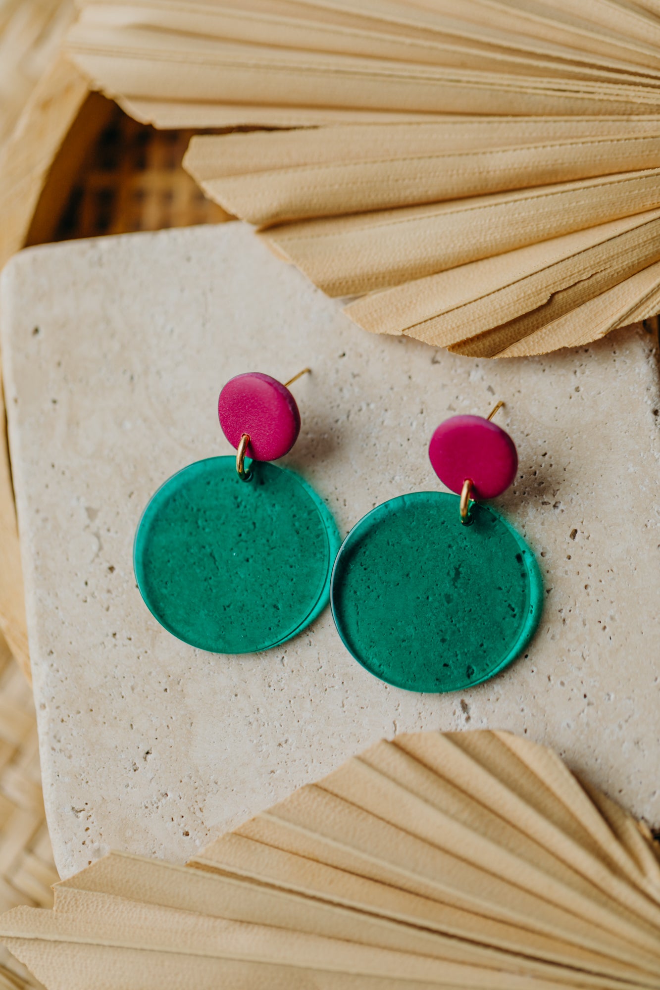 NIO - Statement Ohrringe in Fuchsia und Dunkelgrün mit rundem Anhänger