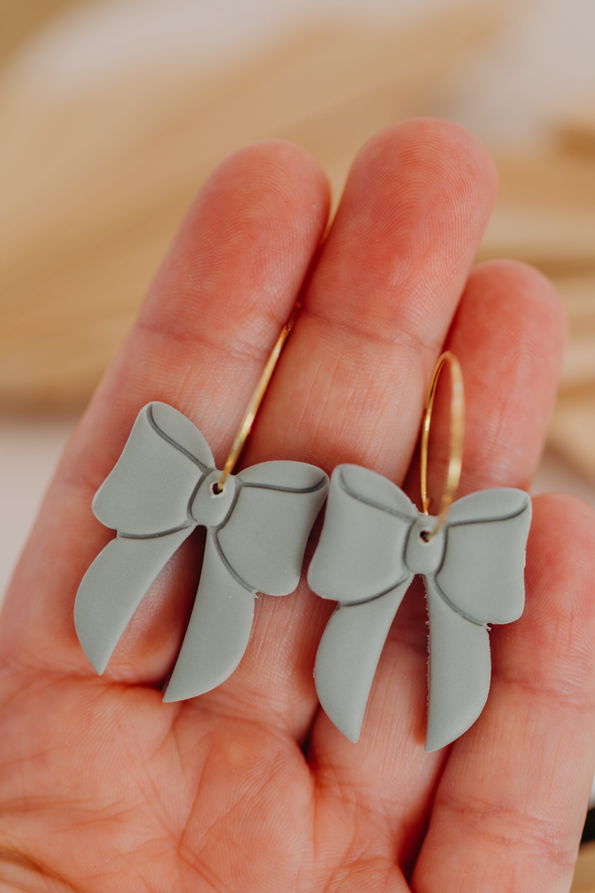 NOELLE - mint farbene Bow Knot Polymer Ton Ohrringe