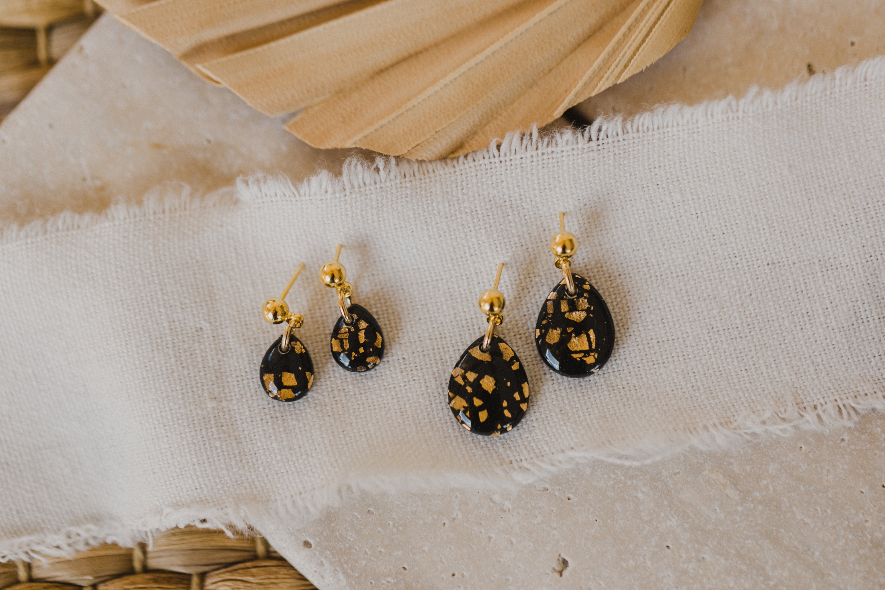 NOMI - small drop earrings in bright colors