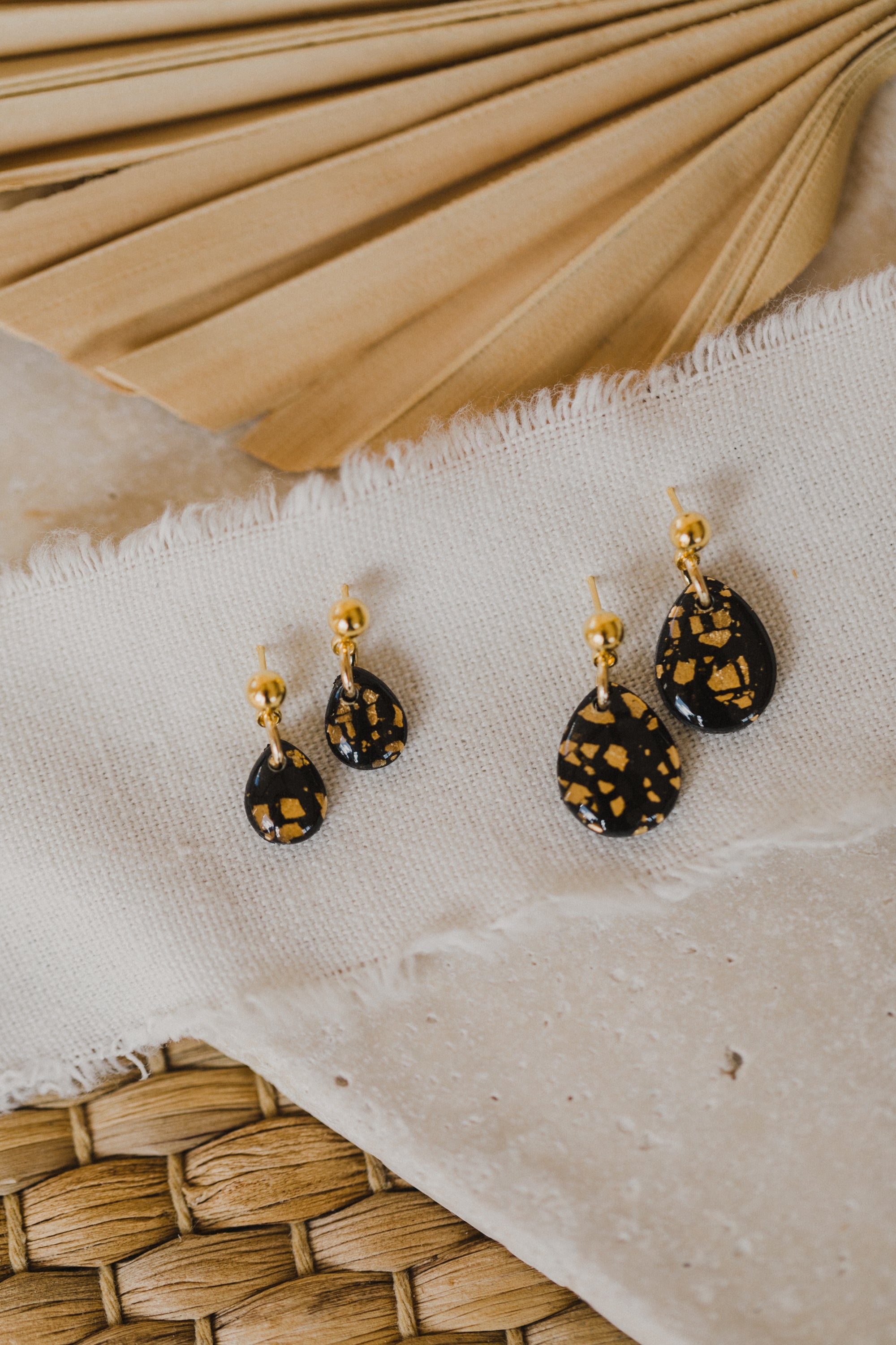 NOMI - small drop earrings in bright colors