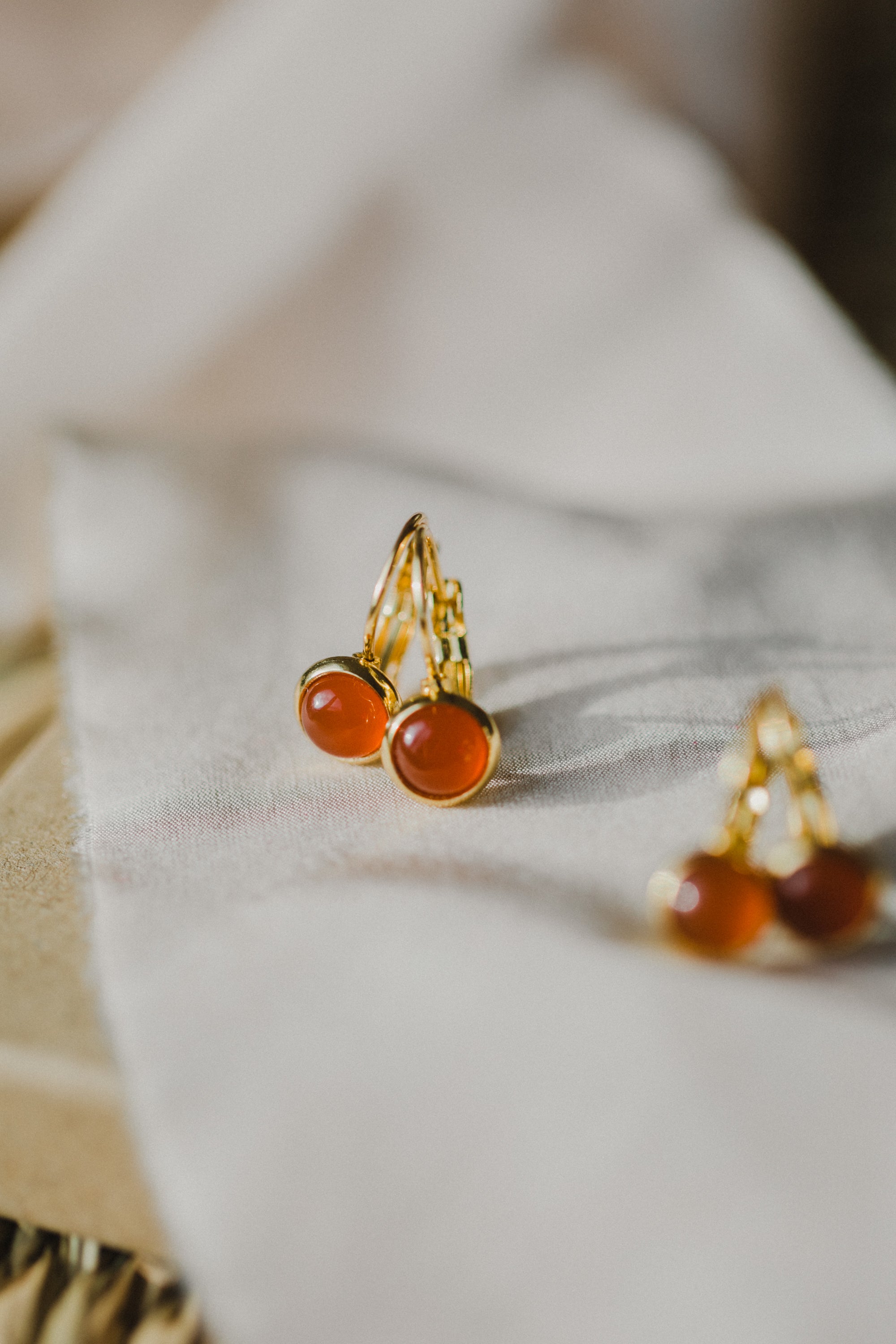 roter/orangener Aventurin Edelstein Ohrhänger (6 mm)