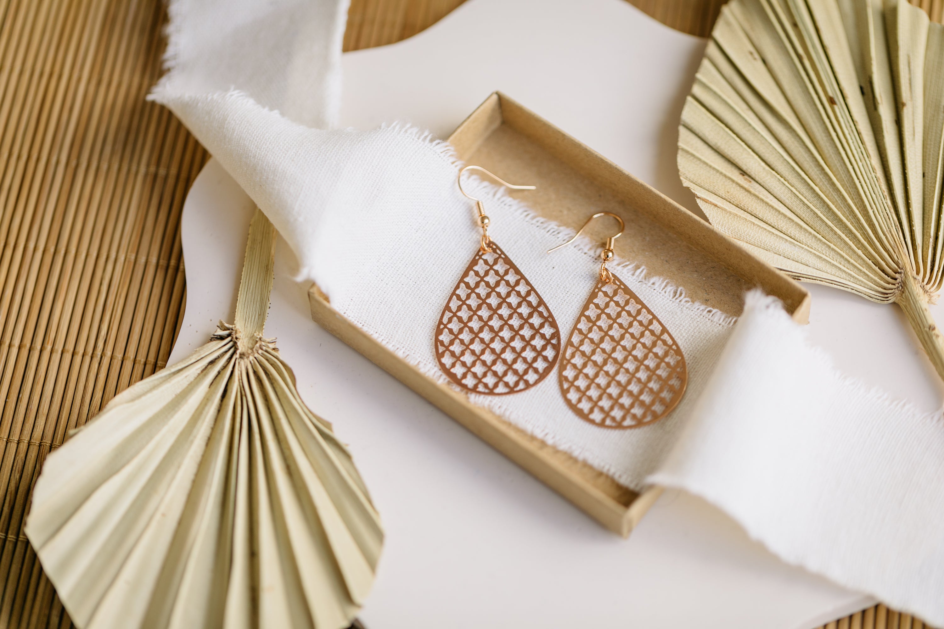 Tropfen Ohrringe aus Edelstahl Karomuster