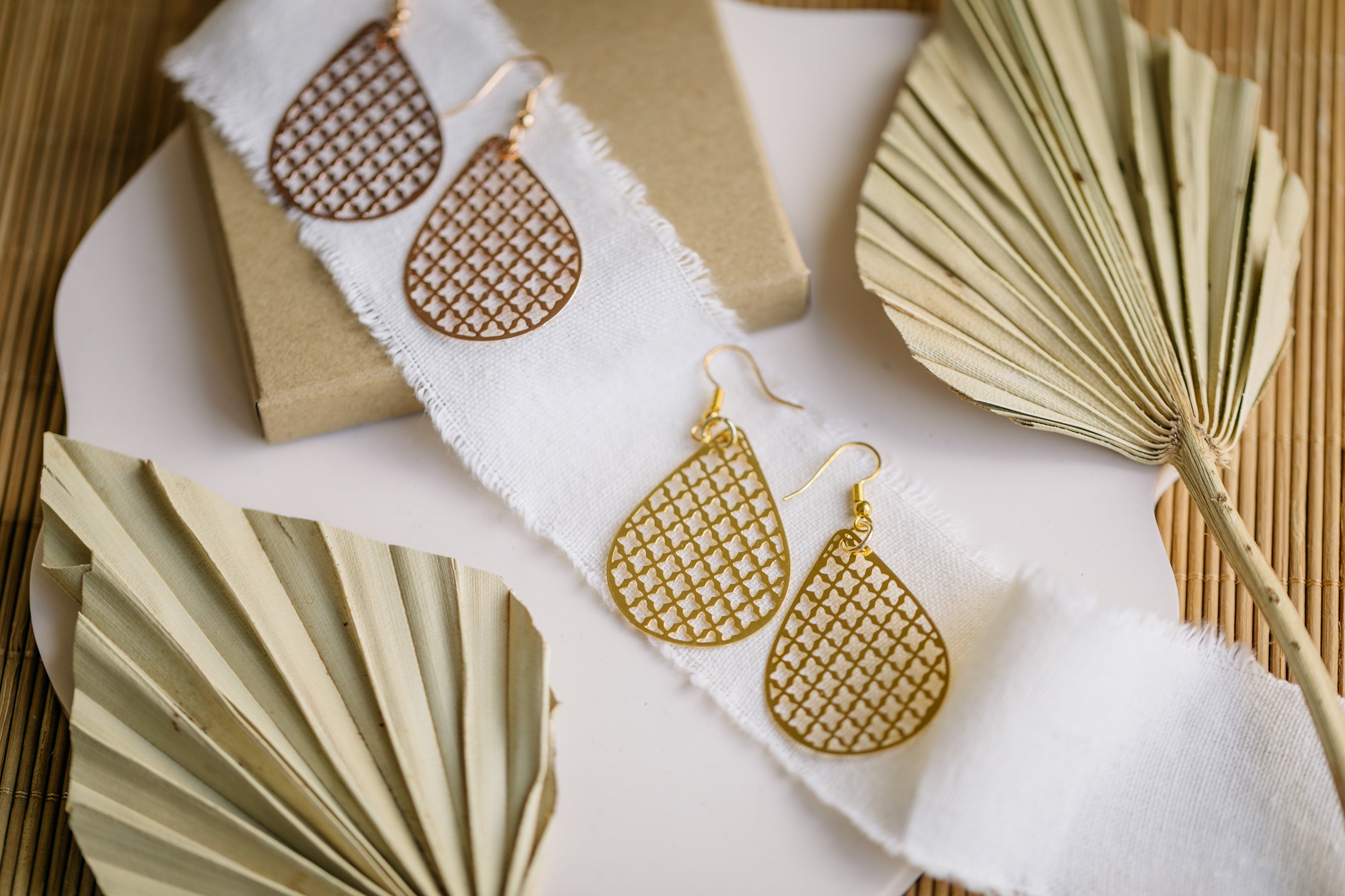 Tropfen Ohrringe aus Edelstahl Karomuster