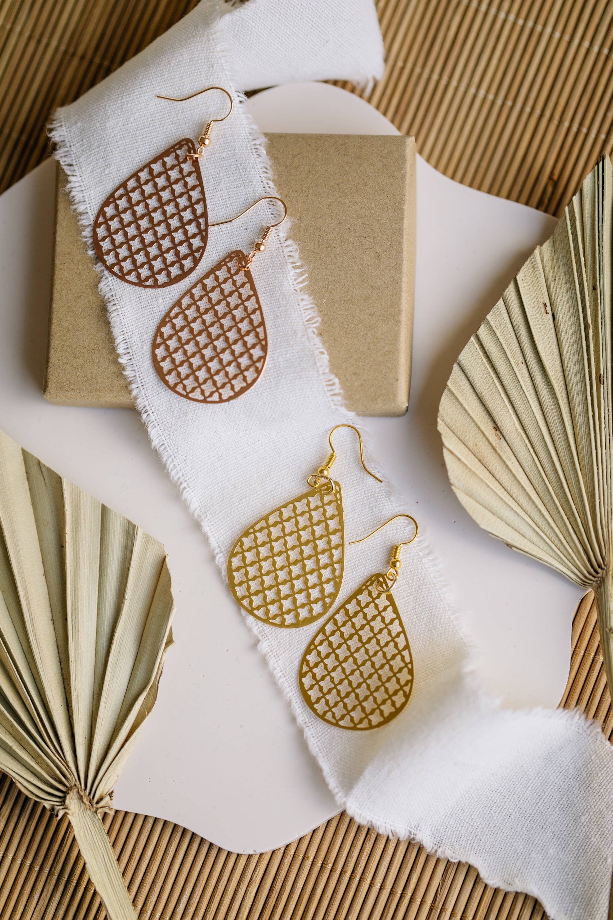 Tropfen Ohrringe aus Edelstahl Karomuster