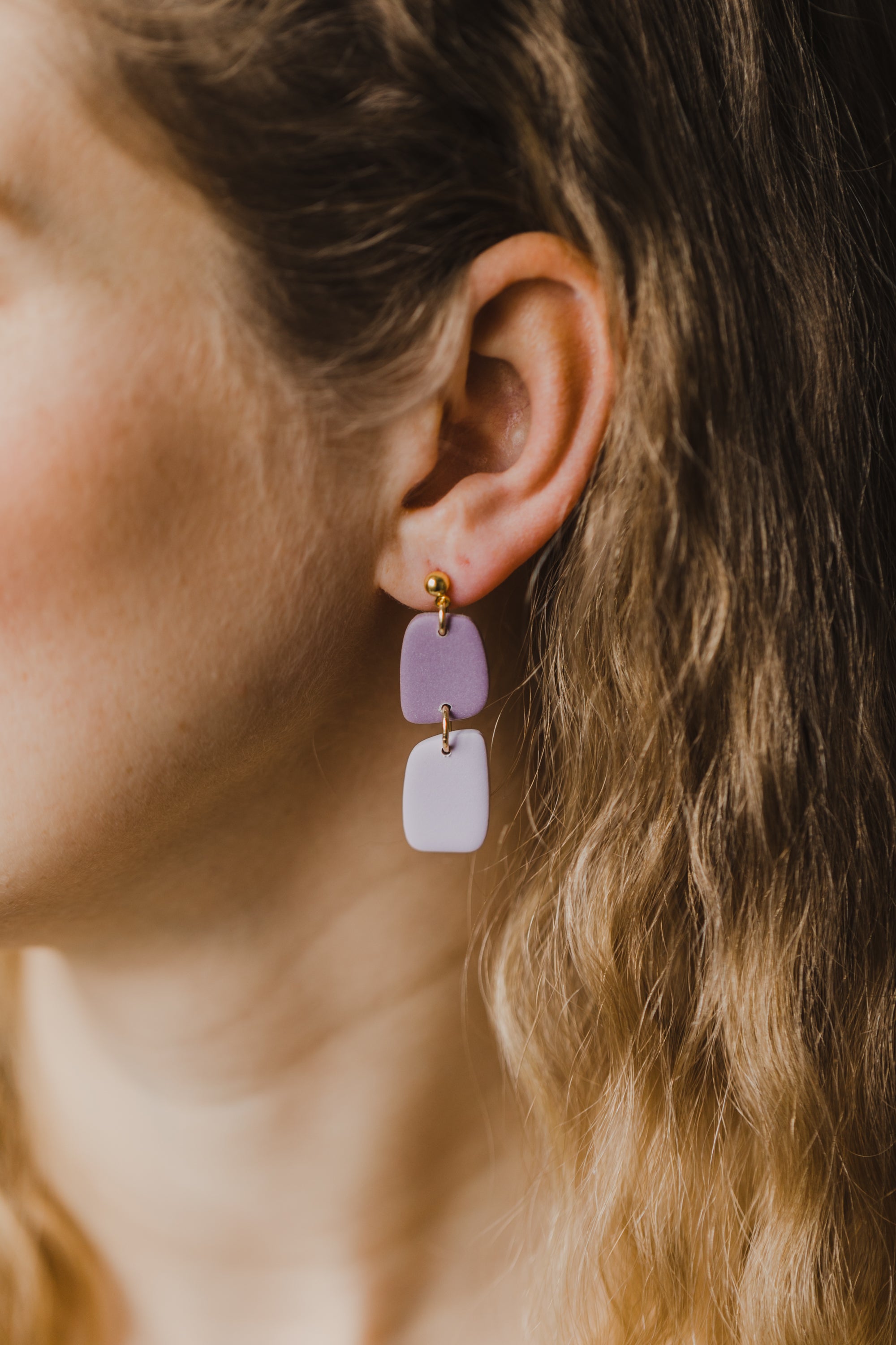 zweifarbige Ohrringe aus Polymer Ton in Pastell Farben