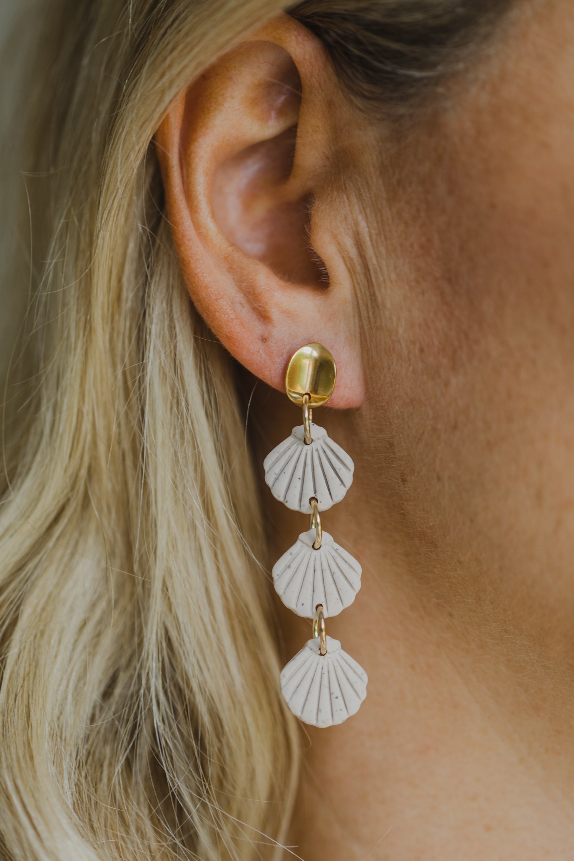 MARJA - small drop earrings gold