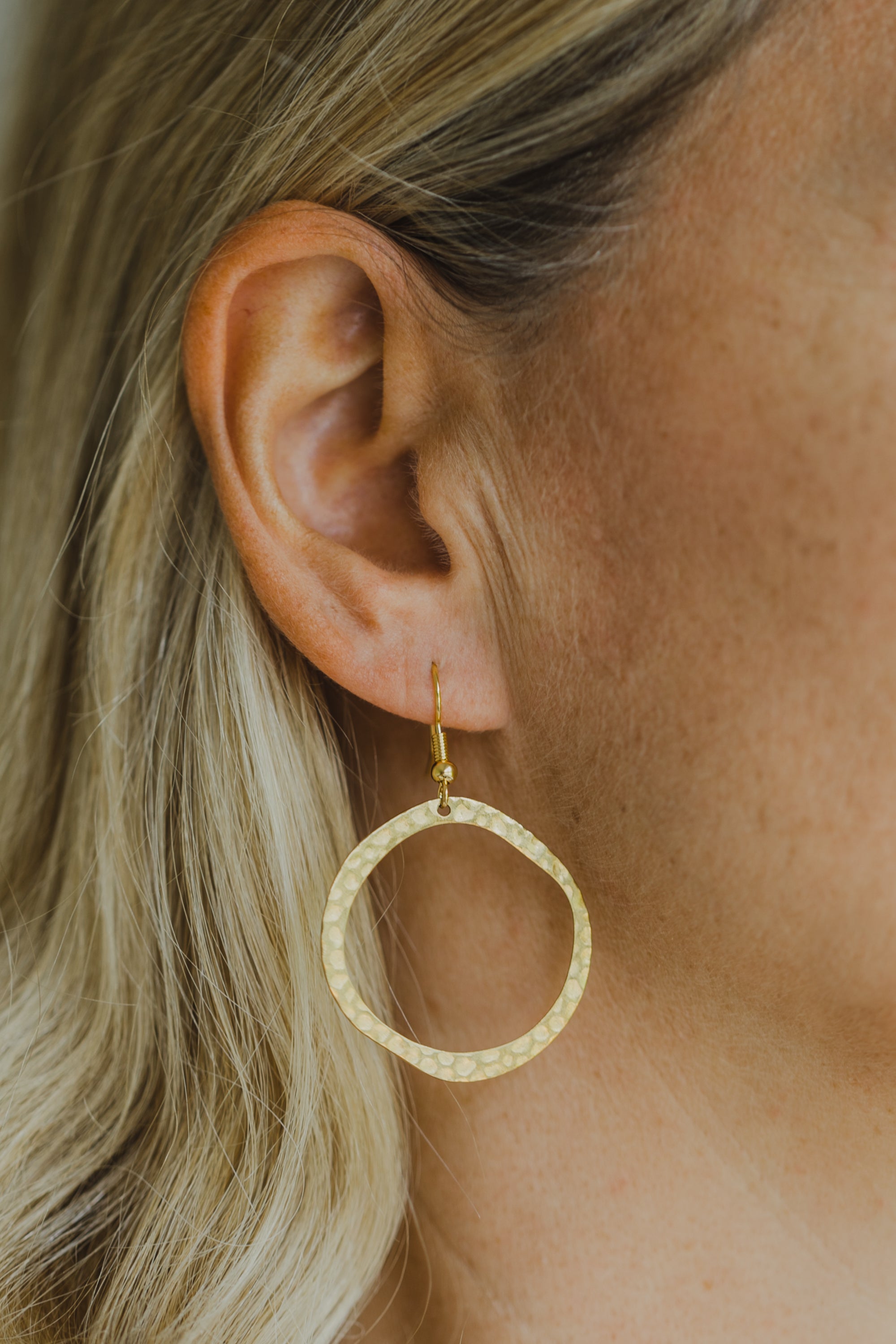 EDDA - ovale gemusterte Messing Ohrringe