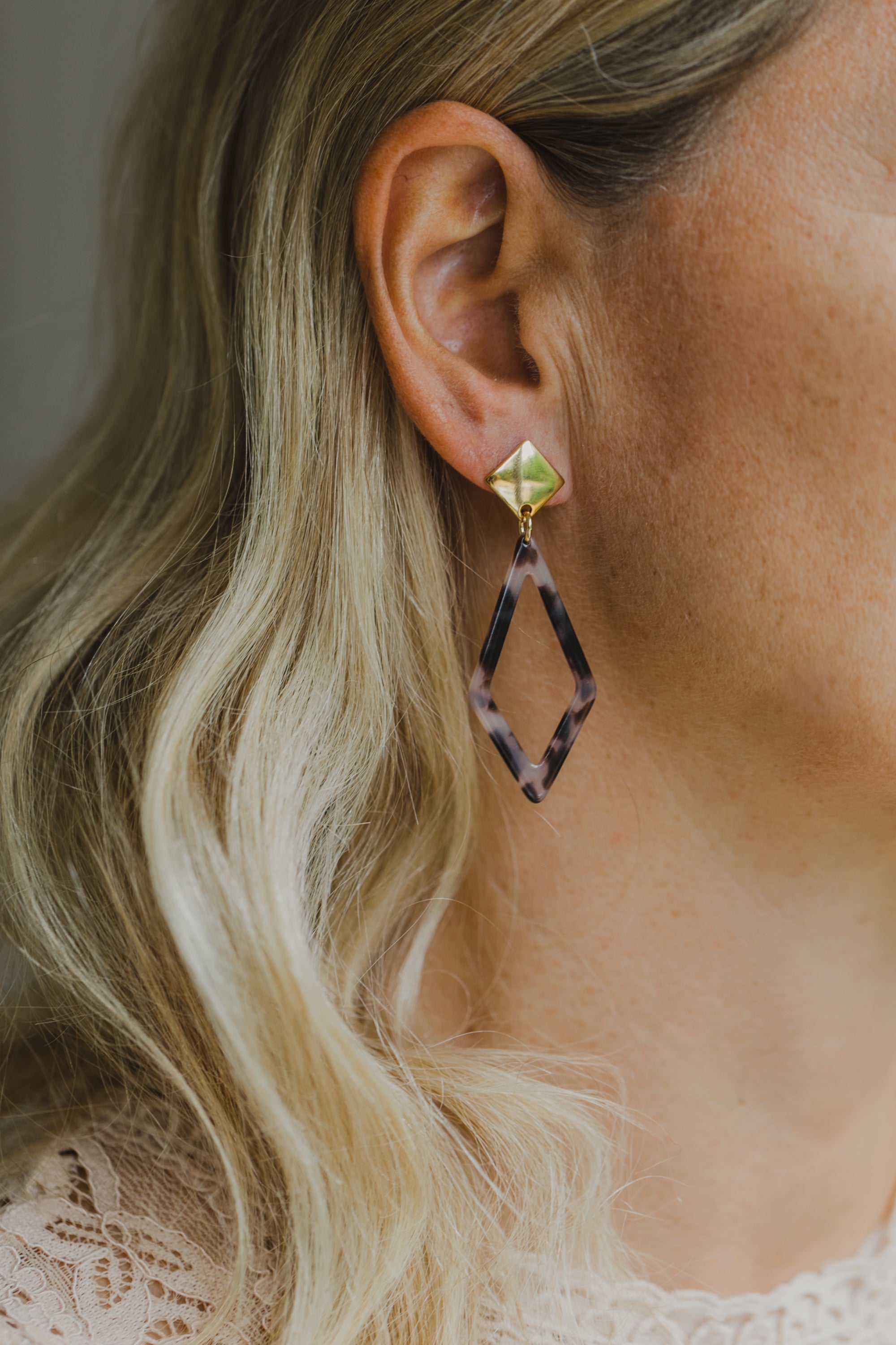 golden earrings with acrylic in white, petrol and brown