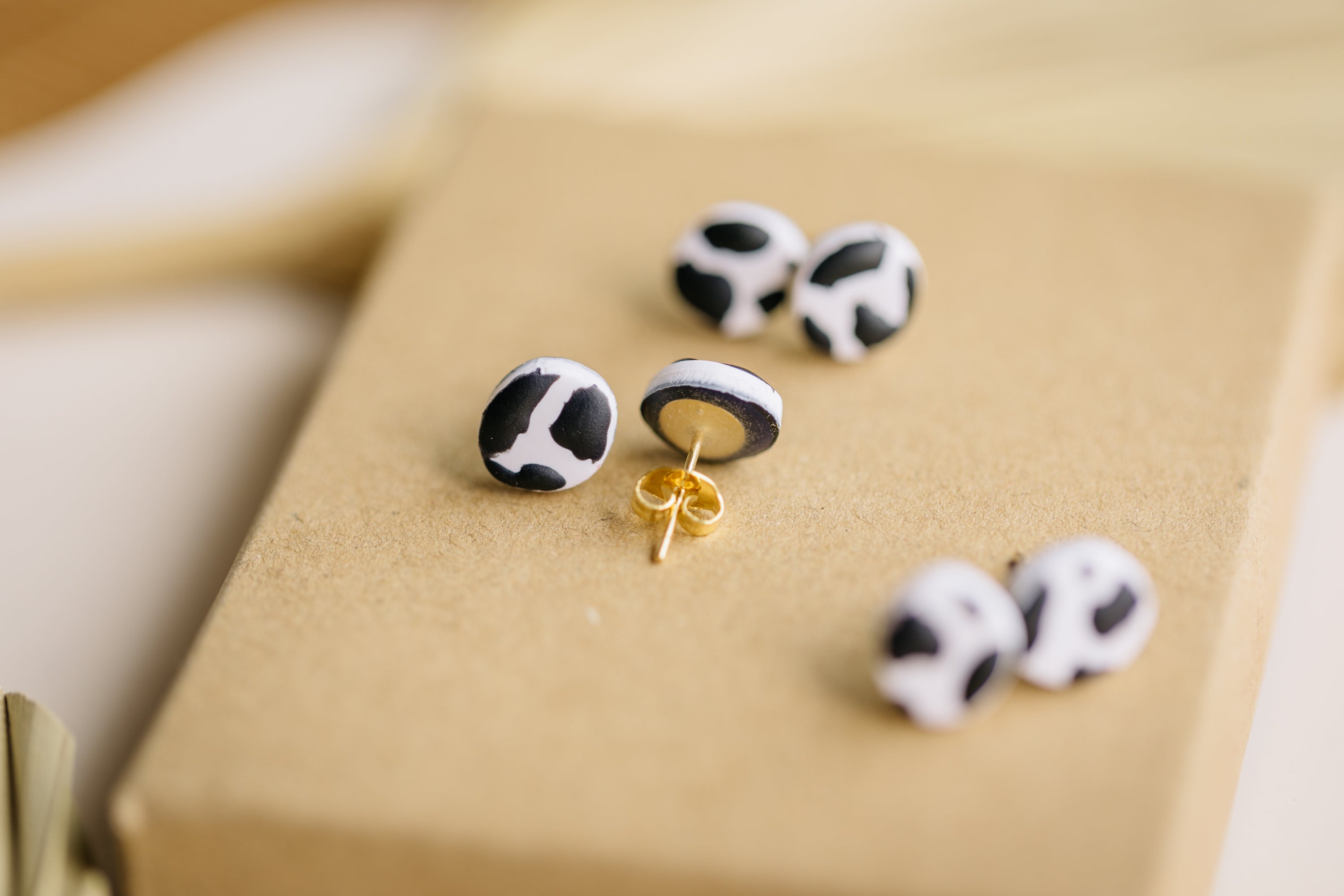 MARJA - small drop earrings gold