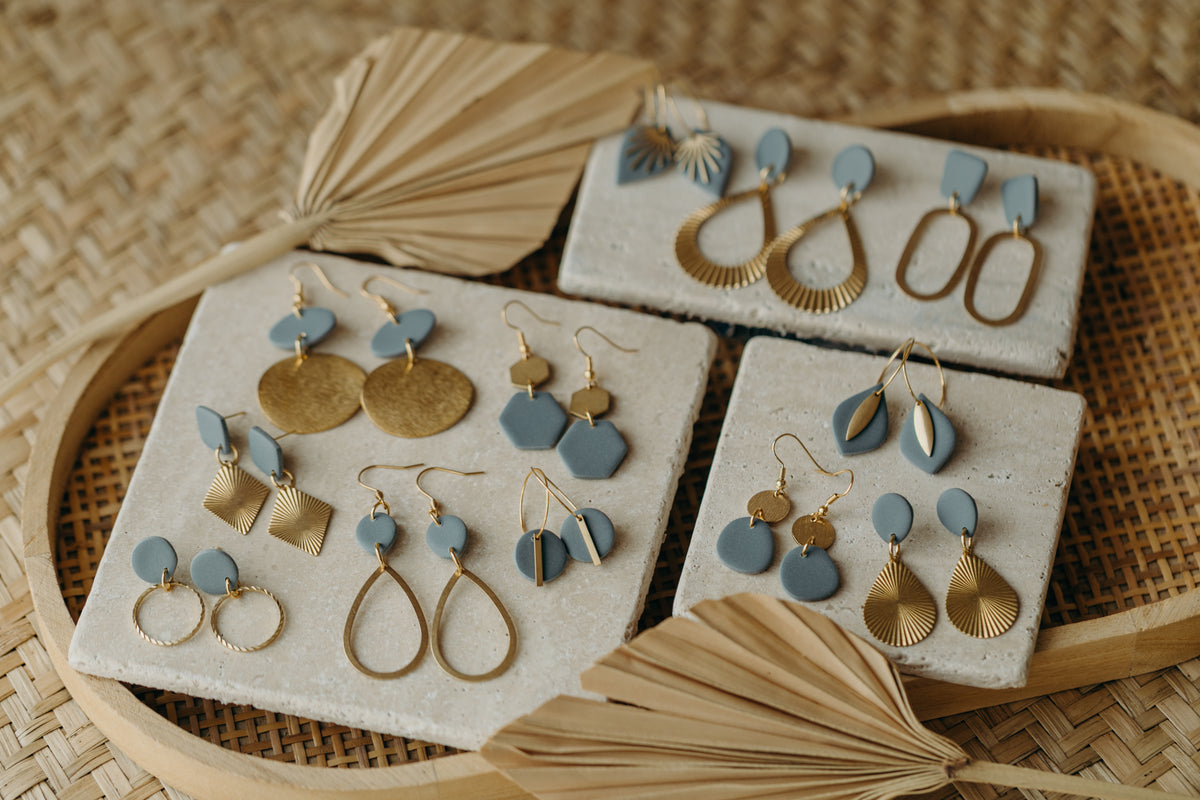 ELODIE - Polymer Ton Ohrring in Rauchblau
