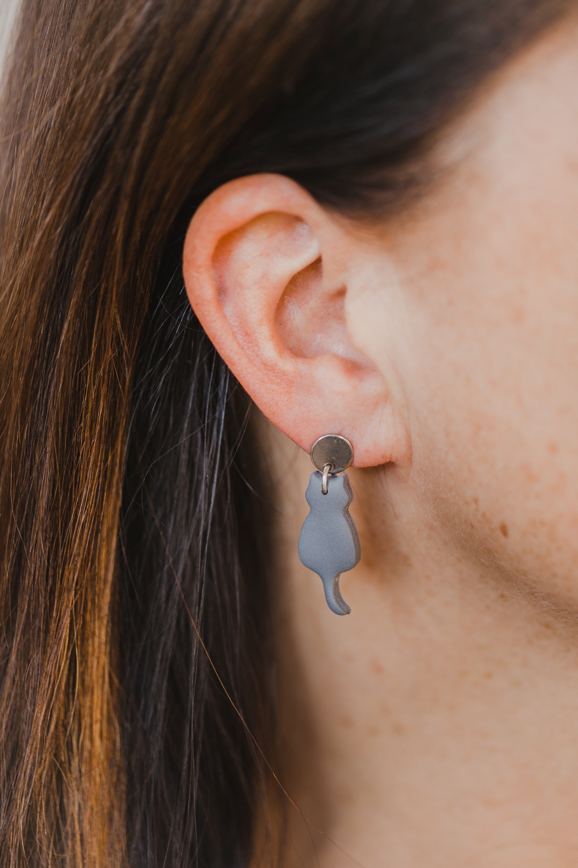 golden earrings with acrylic in white, petrol and brown