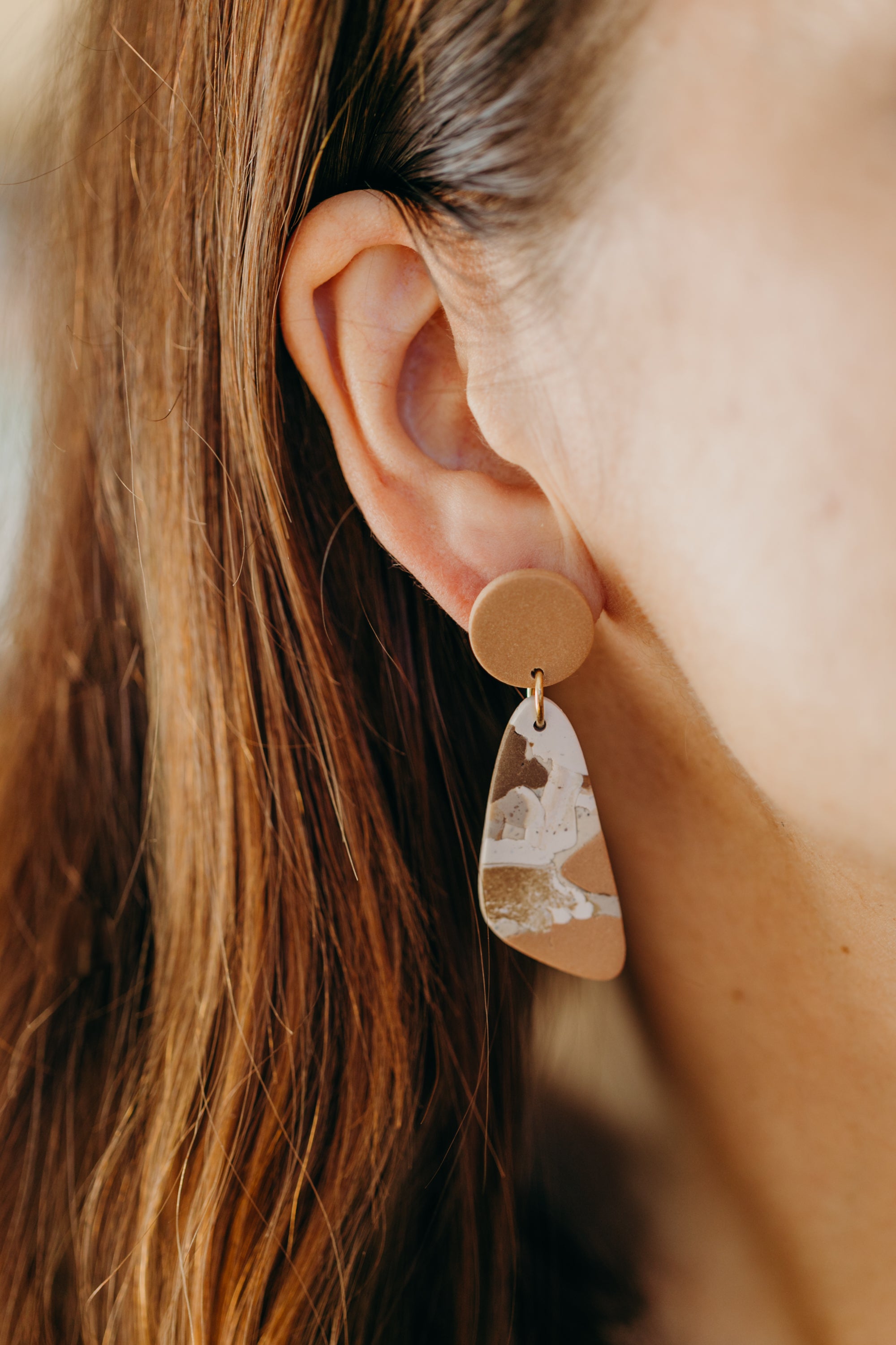 braune längliche Terrazzo Ohrringe aus Polymer Ton