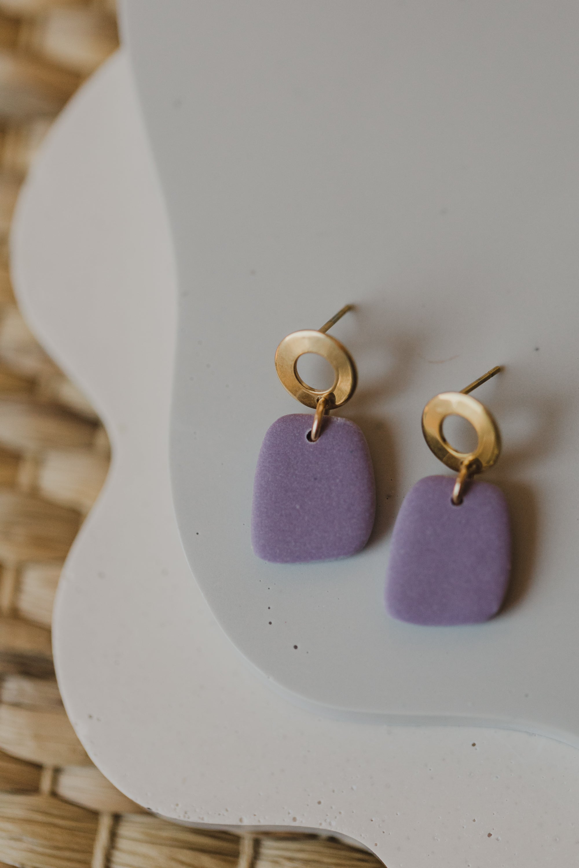 Polymer Ton Ohrringe in der Farbe Helles Lila