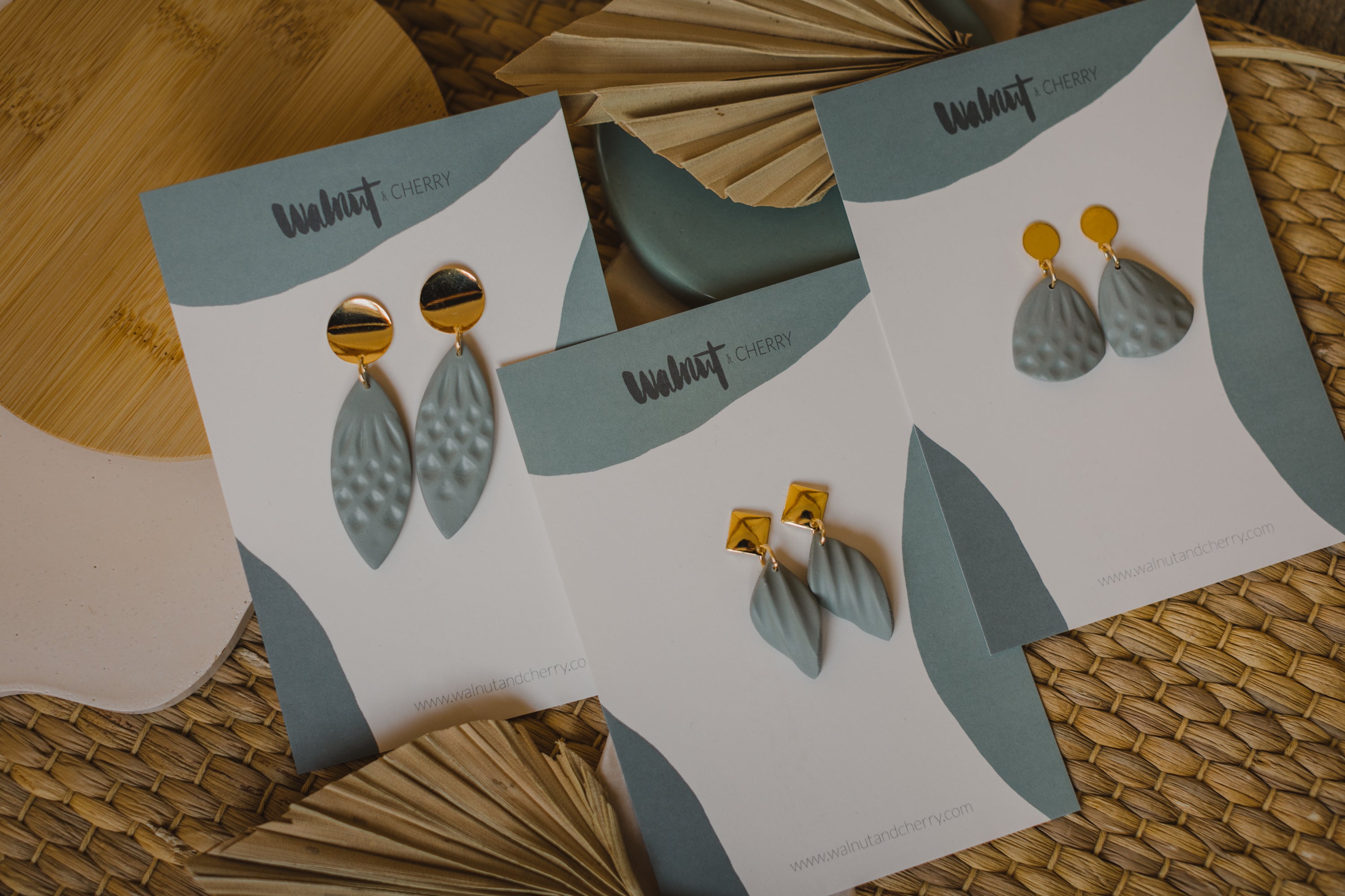 MARJA - small drop earrings gold