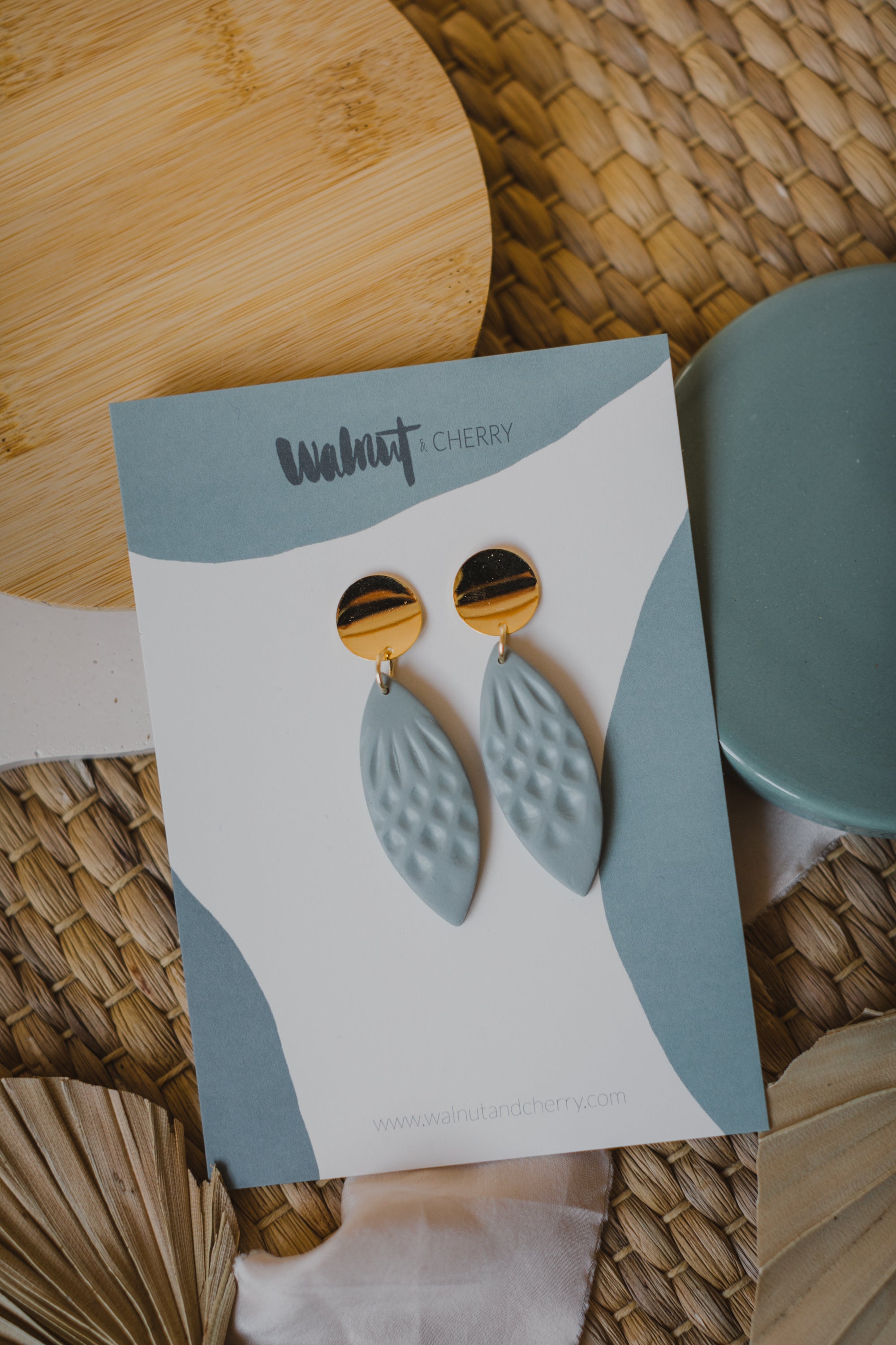 MARJA - small drop earrings gold