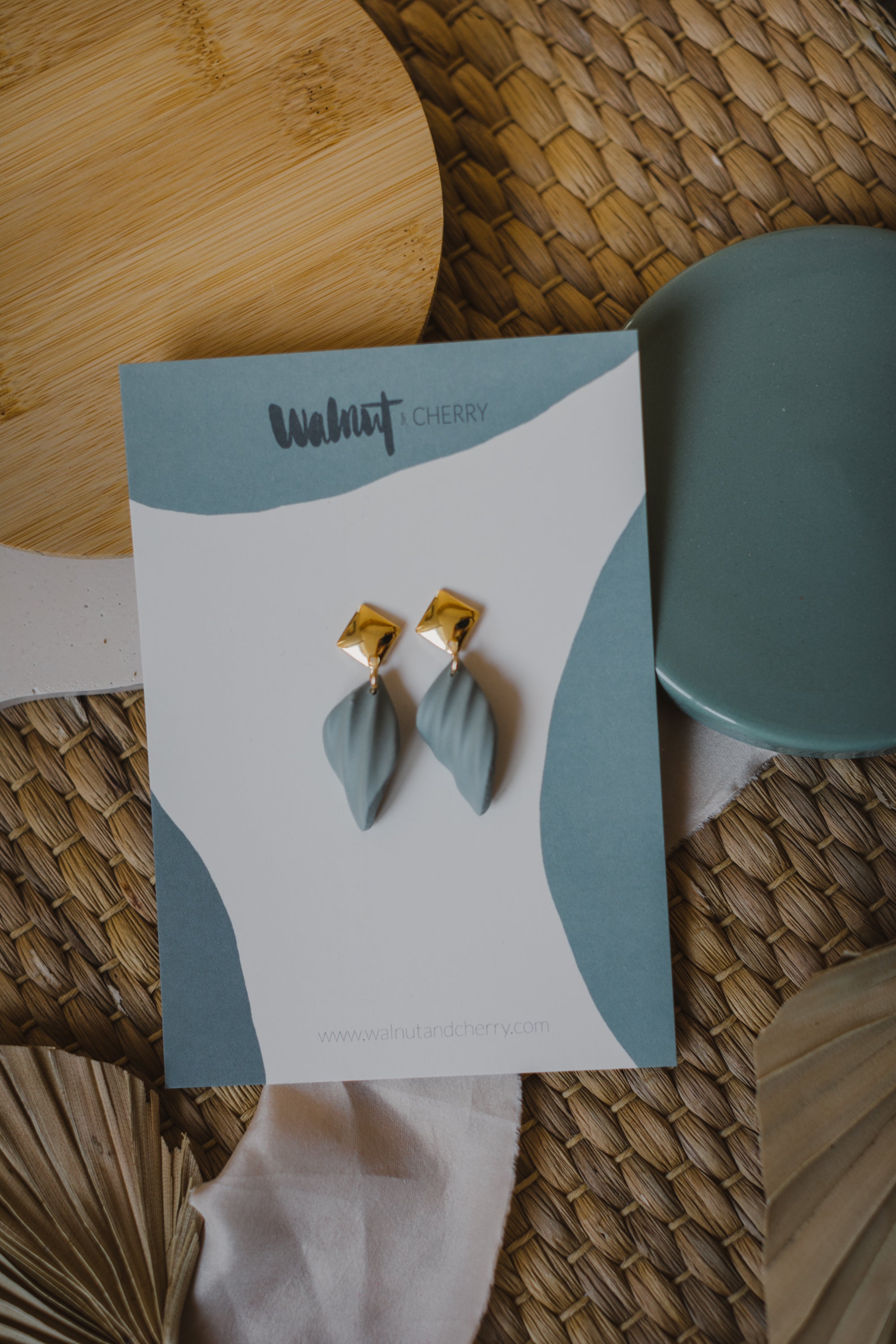 MARJA - small drop earrings gold