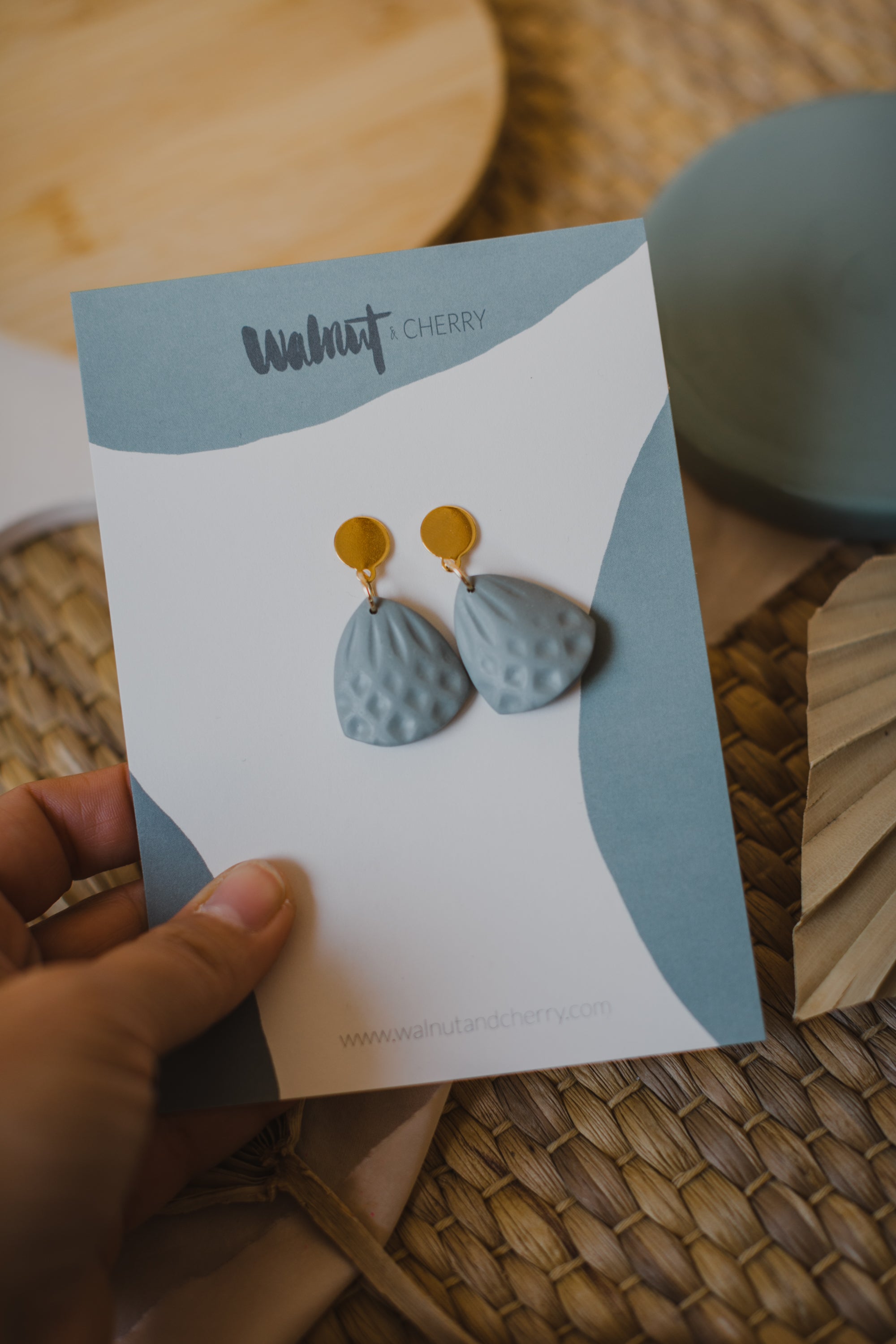 MARJA - small drop earrings gold