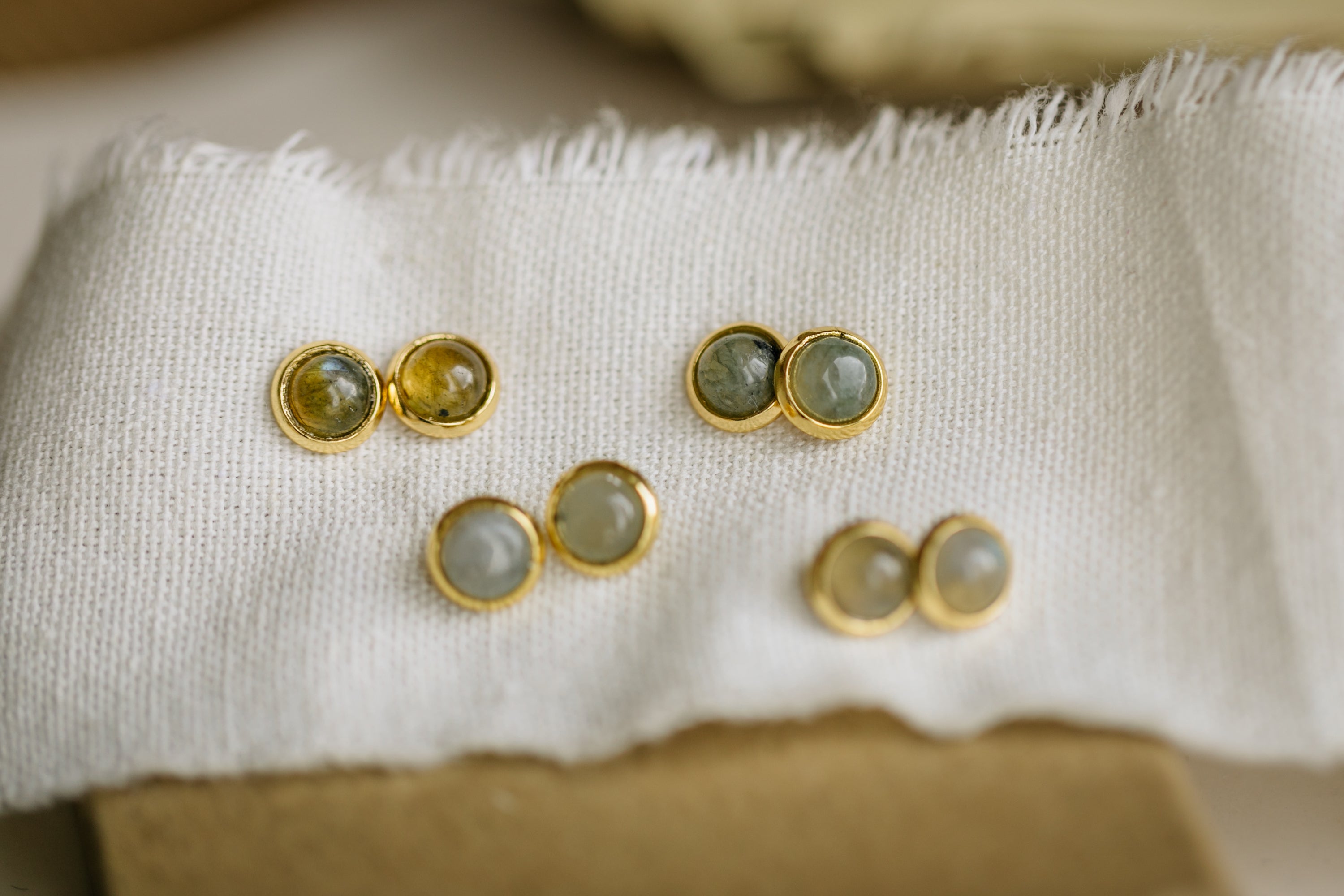 gray labradorite gemstone earrings (6 mm)