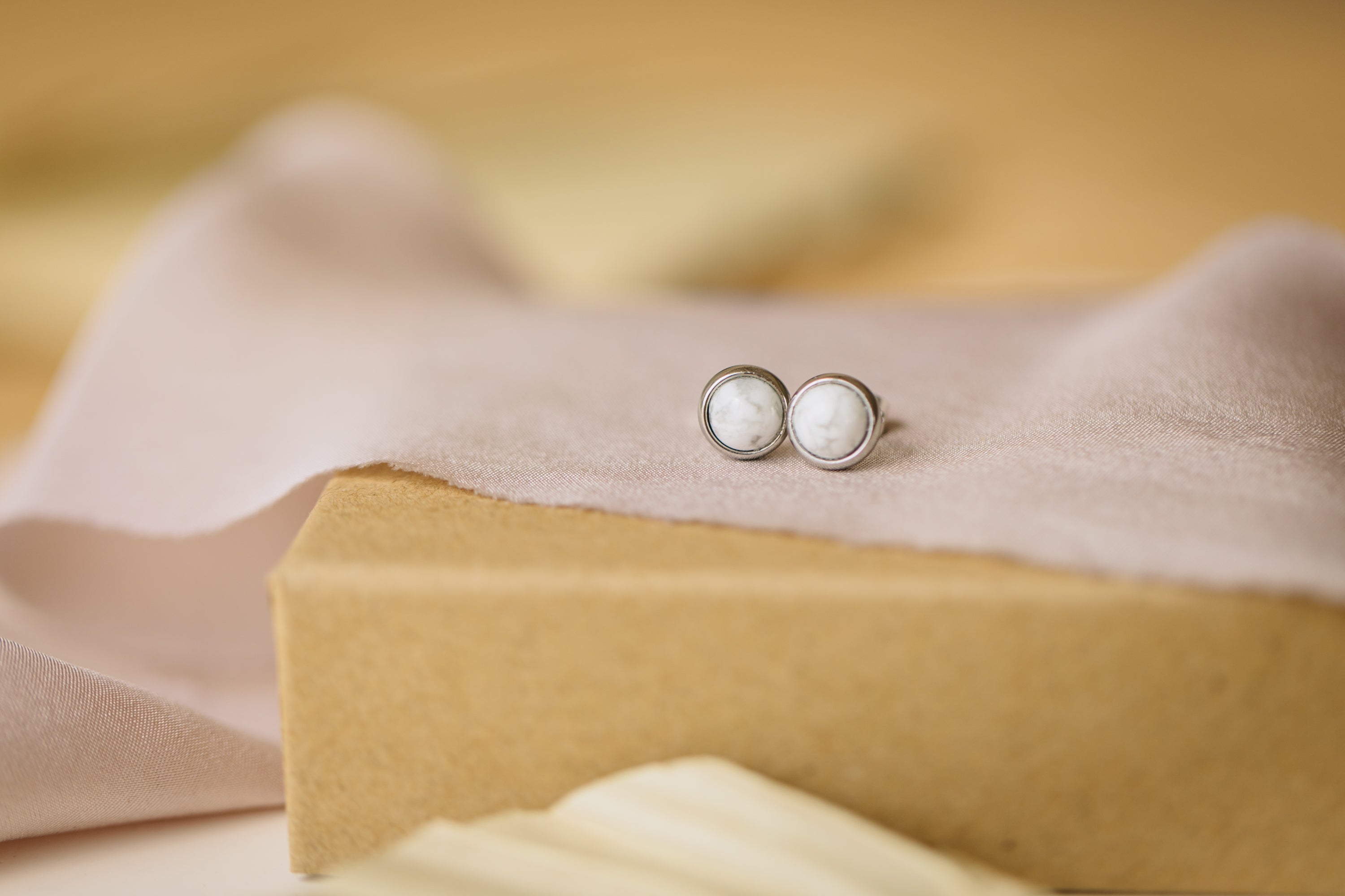 green aventurine gemstone earrings (6 mm)