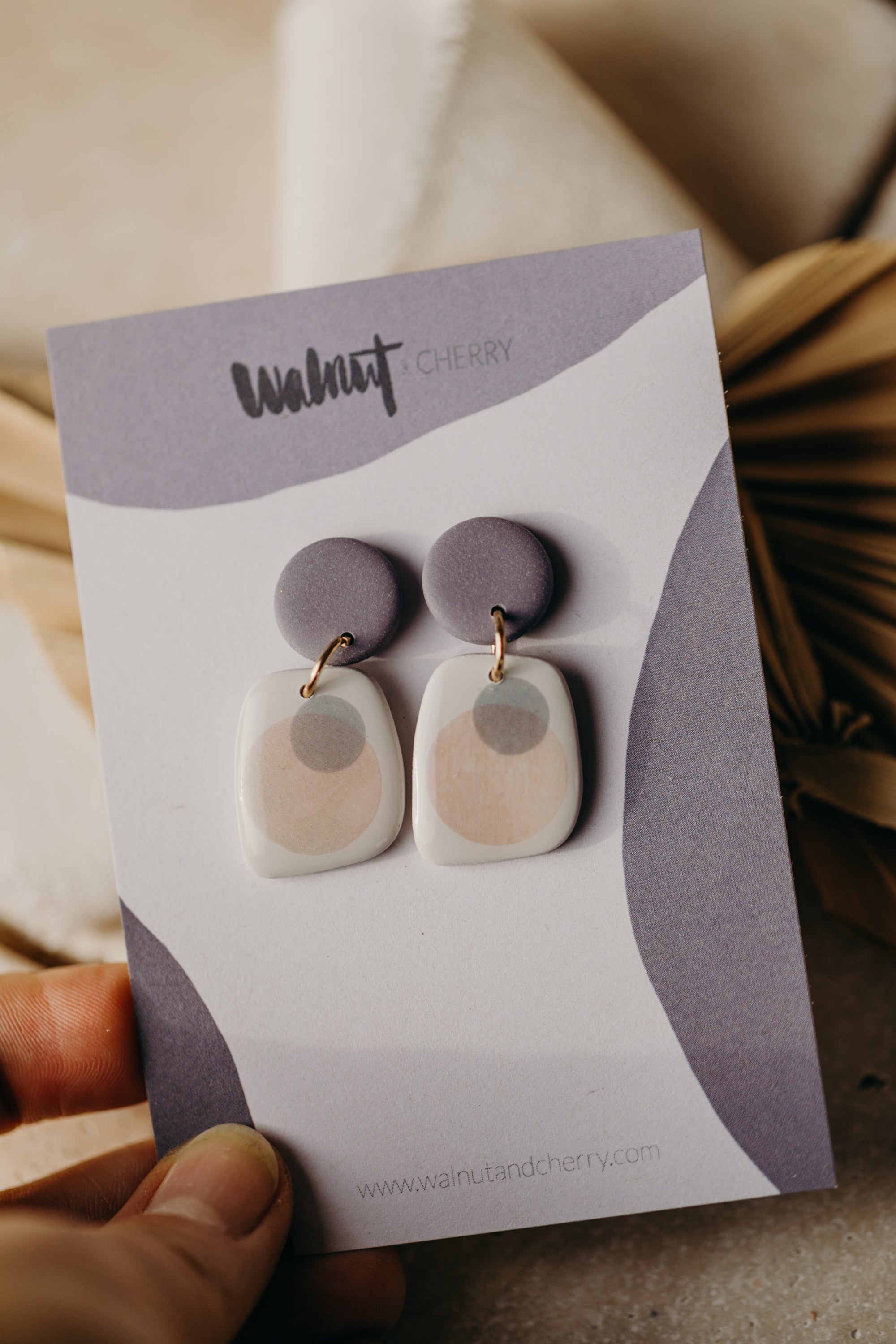 SANIJA - rechteckige lila Polymer Ton Ohrringe mit rosa und lila Punkten