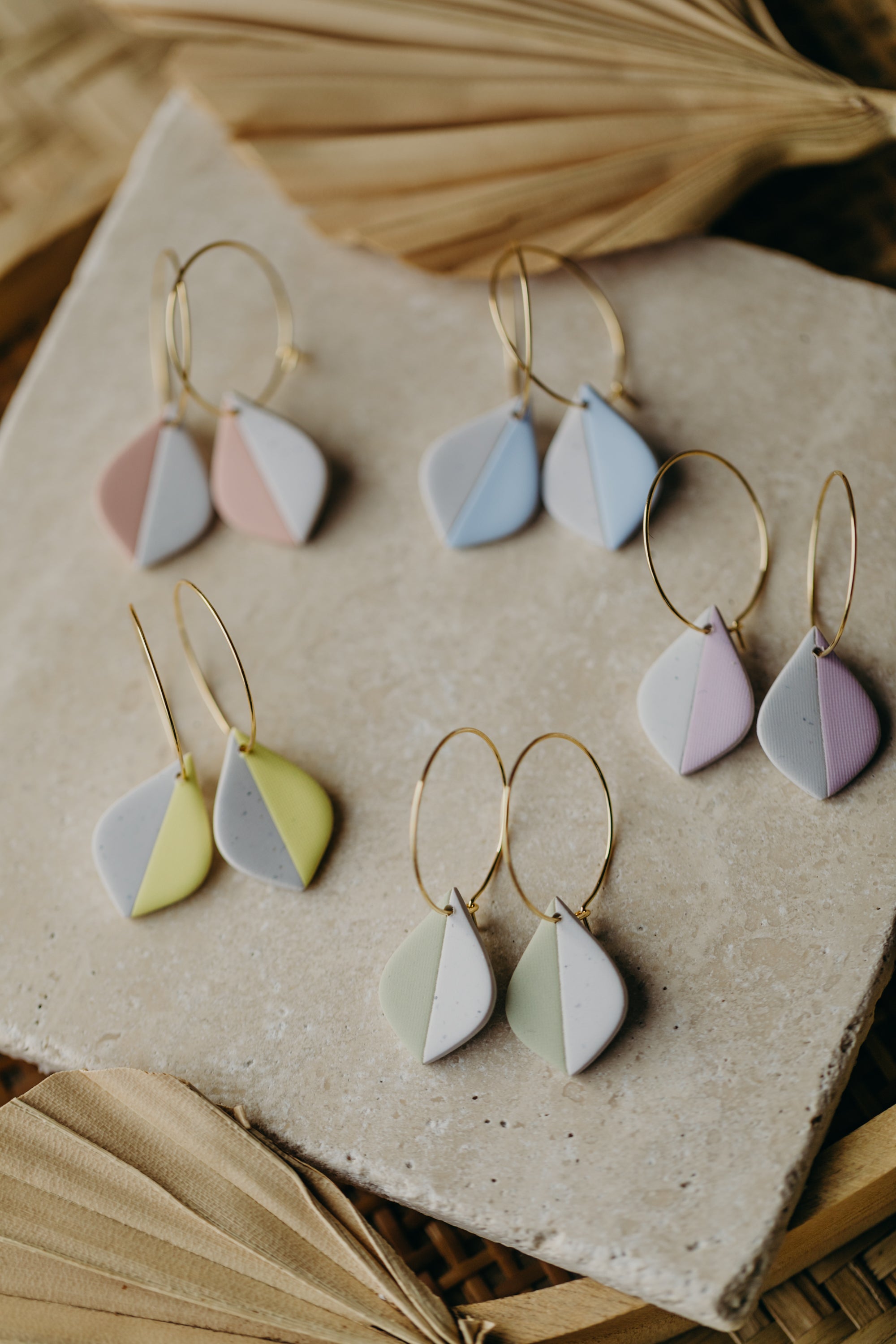 RABEA - zweifarbige Creolen aus Polymer Ton in Pastell Farben