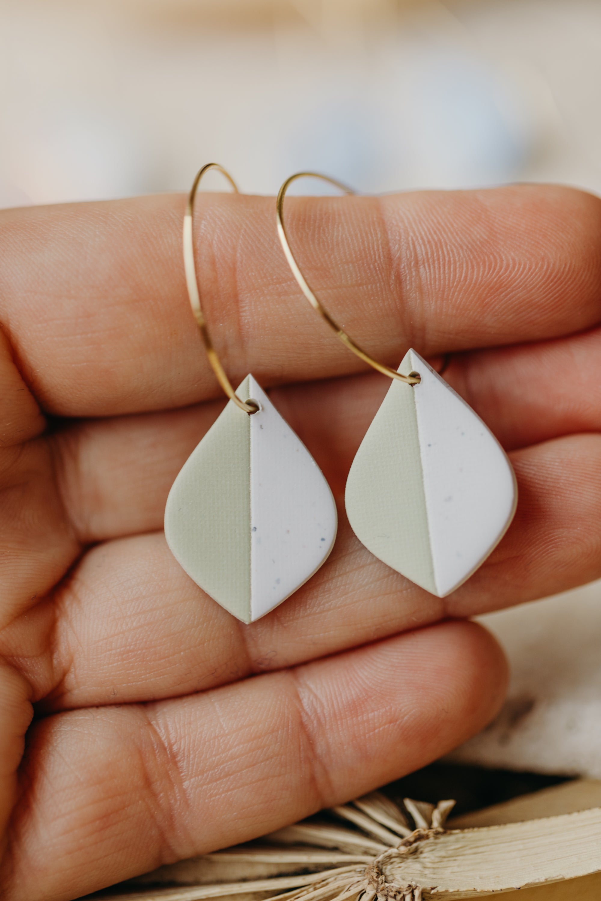 RABEA - zweifarbige Creolen aus Polymer Ton in Pastell Farben