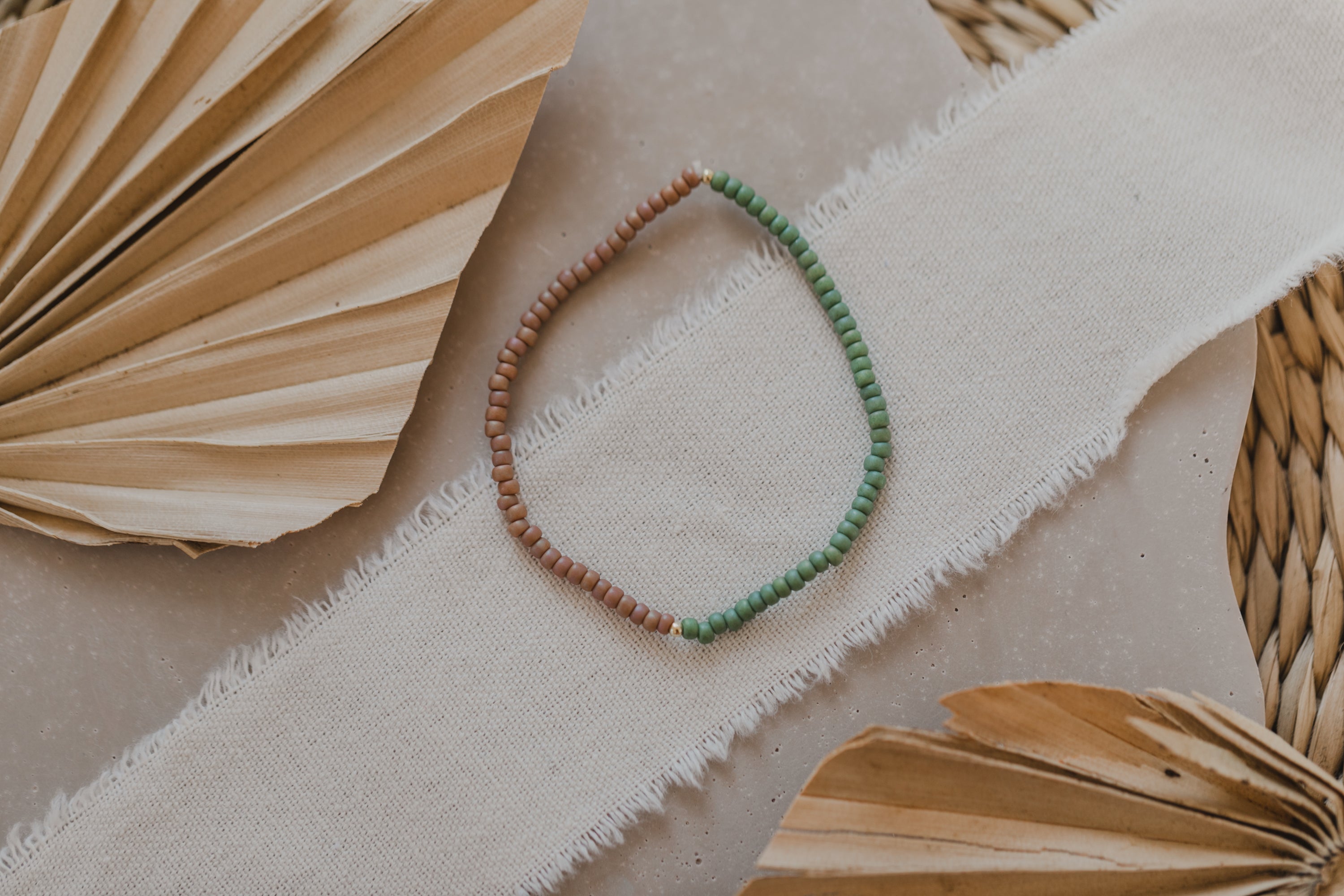 two-tone pearl bracelet in pink and green