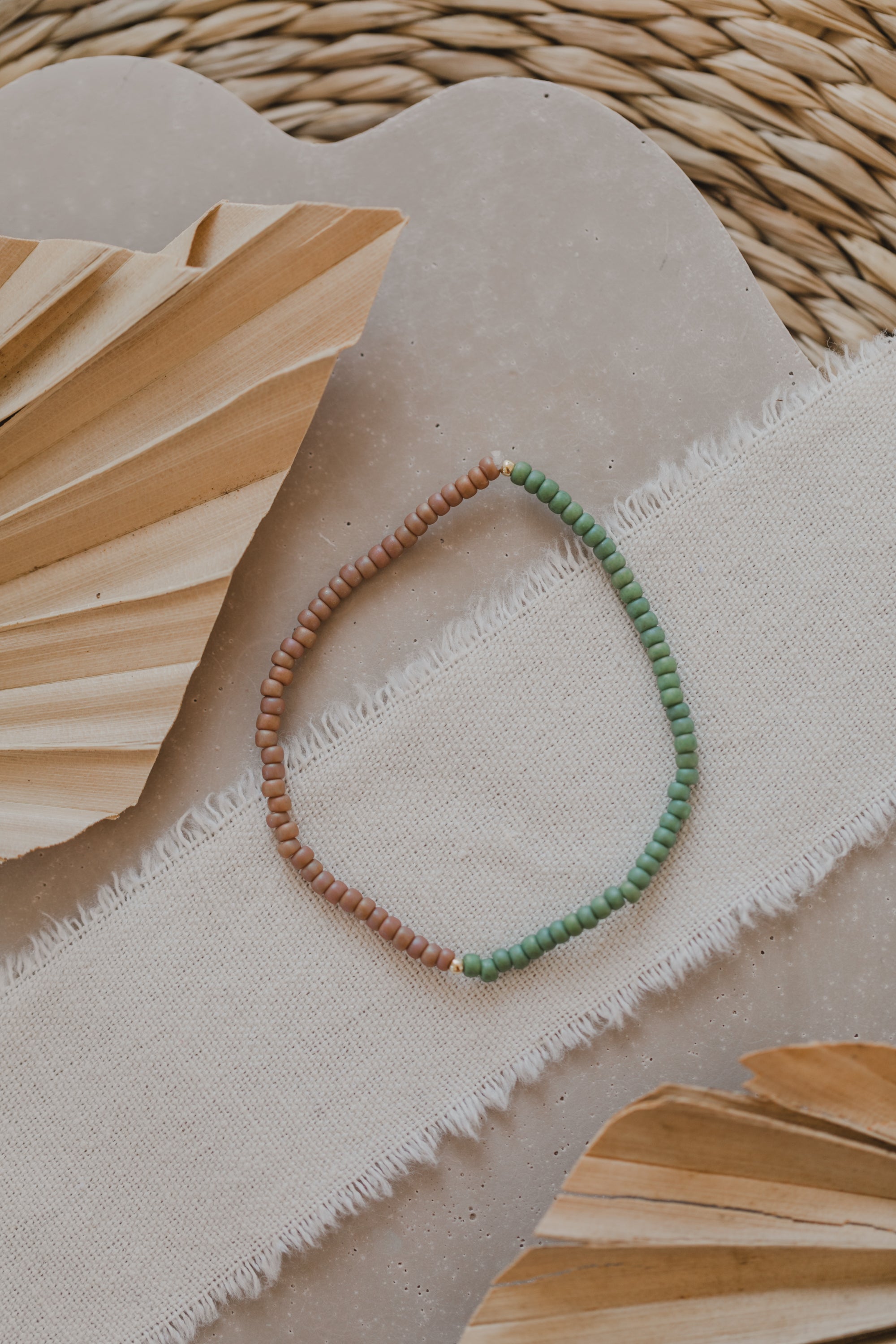 two-tone pearl bracelet in pink and green