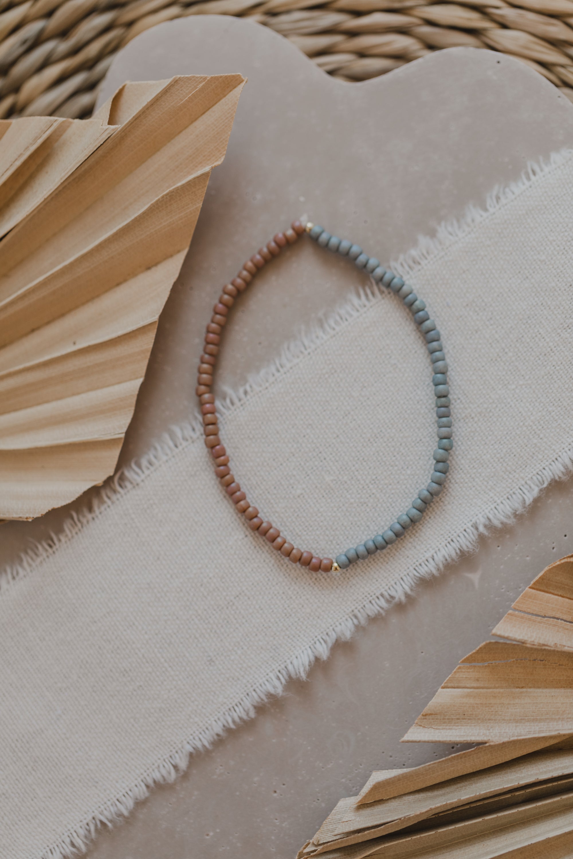 two-tone pearl bracelet in pink and grey