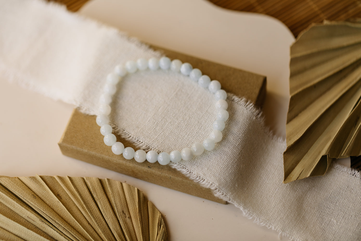 Bracelet with light blue agate gemstone beads