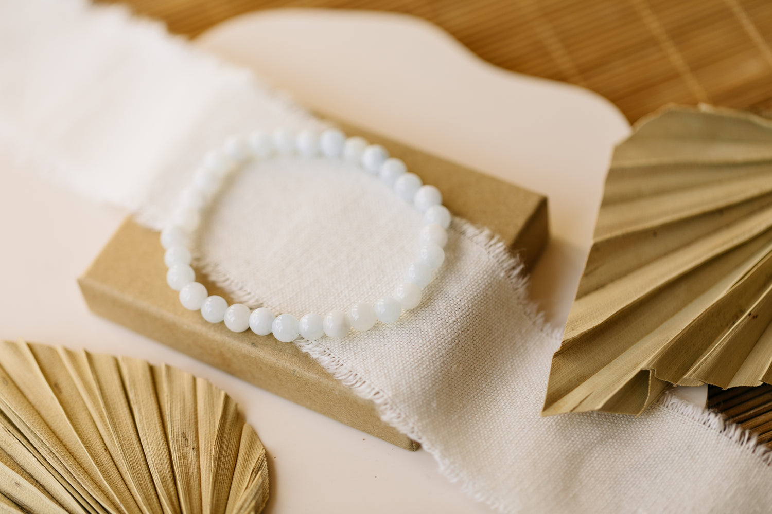 Bracelet with light blue agate gemstone beads