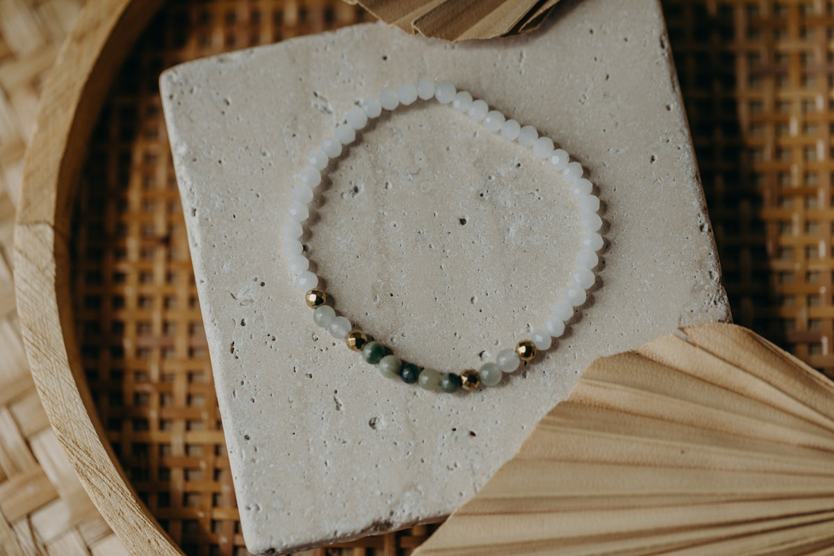 Armband mit grünen Grasstein Perlen