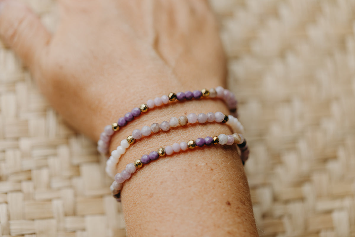 Armband lila Jade, creme und lila Glasperlen