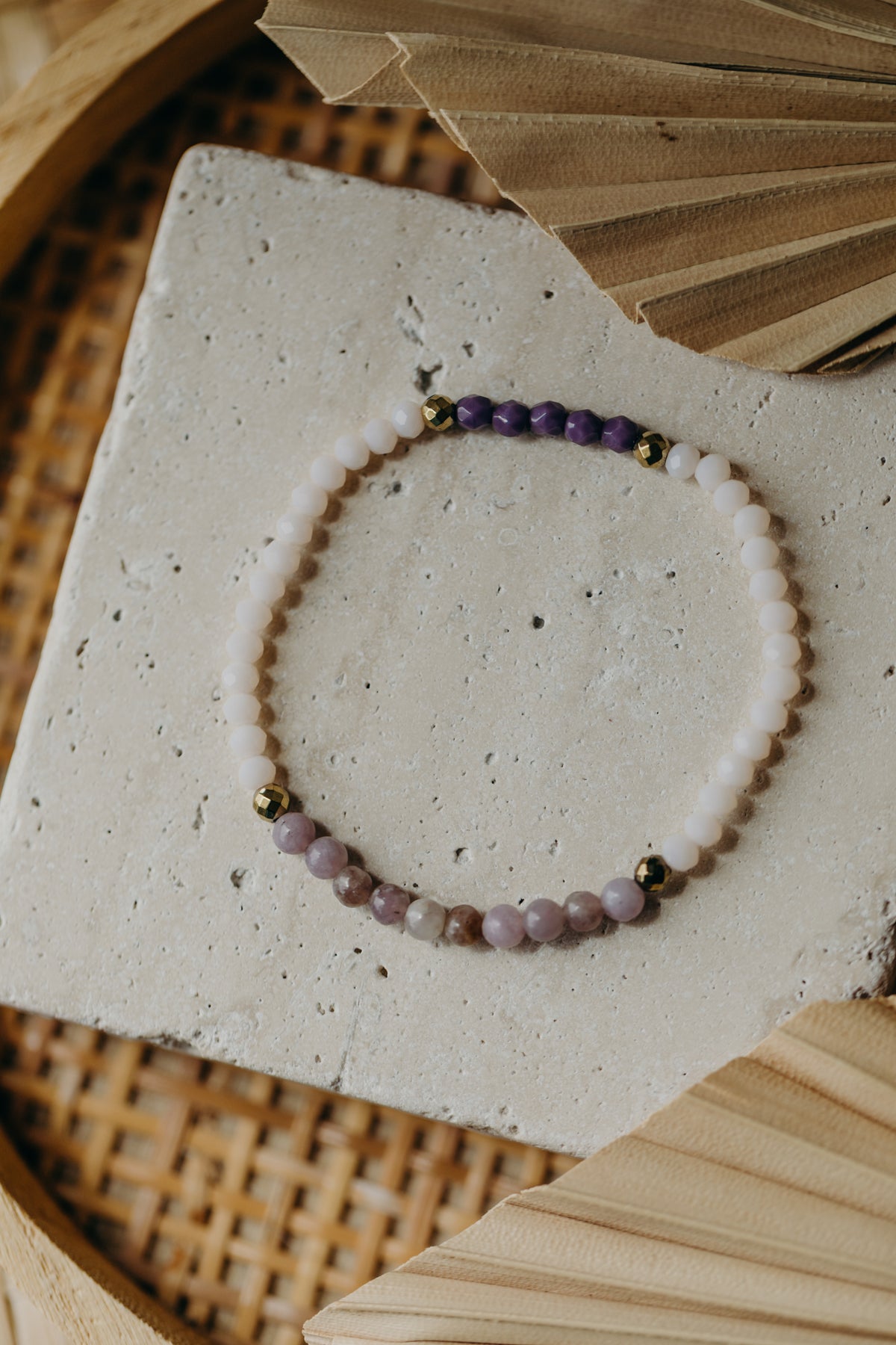Armband lila Jade, creme und lila Glasperlen