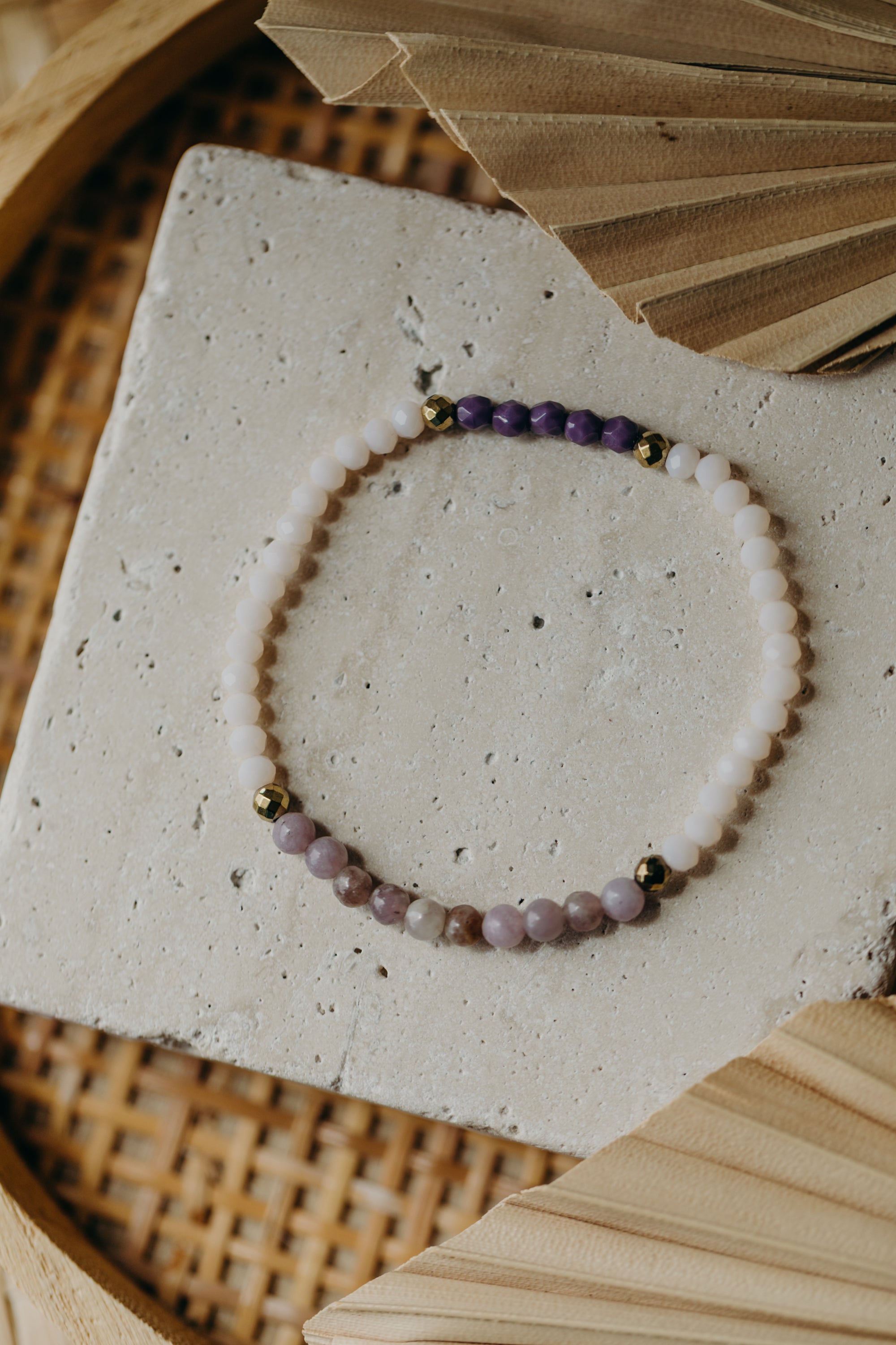 Armband lila Jade, creme und lila Glasperlen
