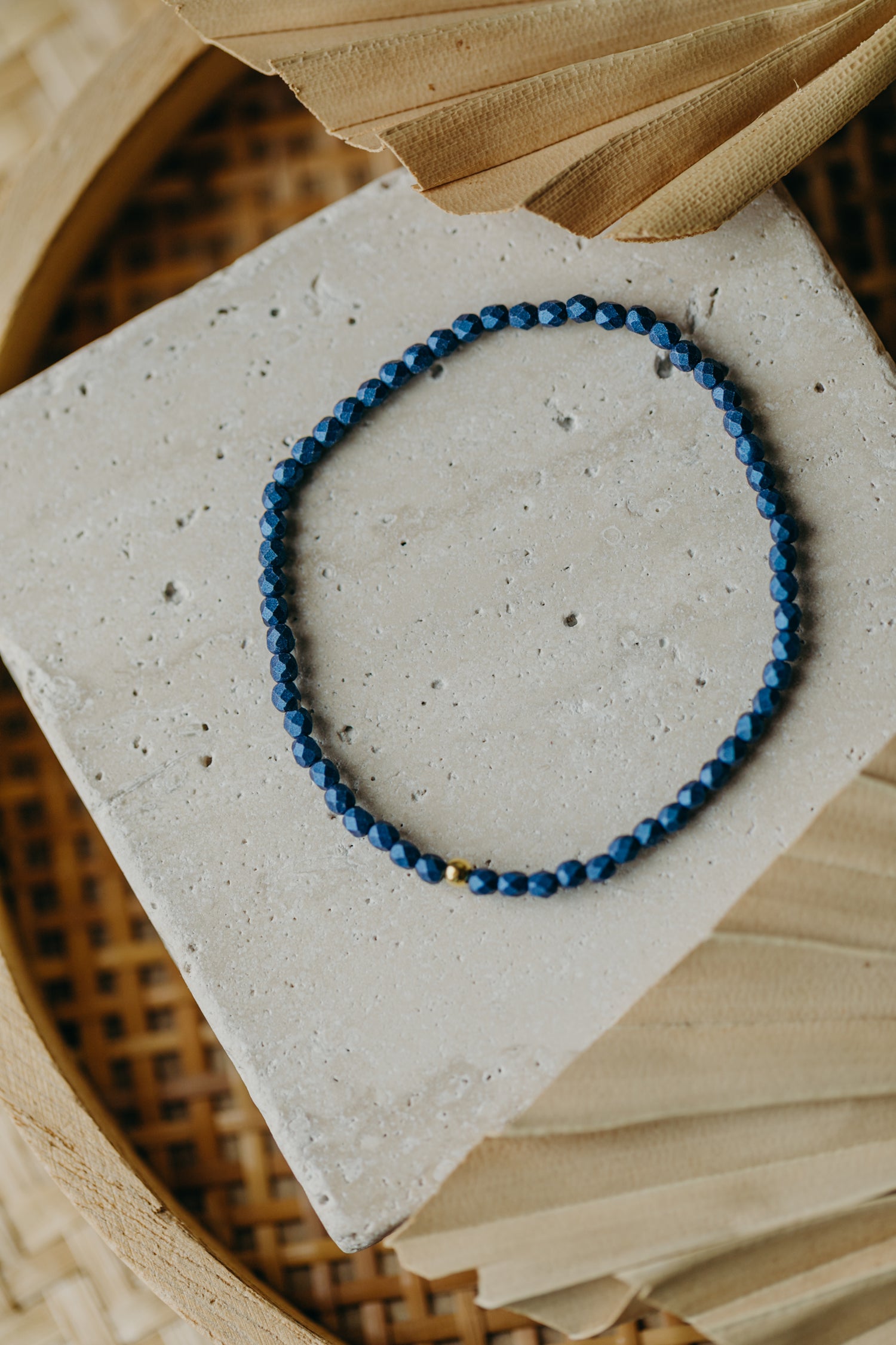 two-tone glass bead bracelet blue & cream