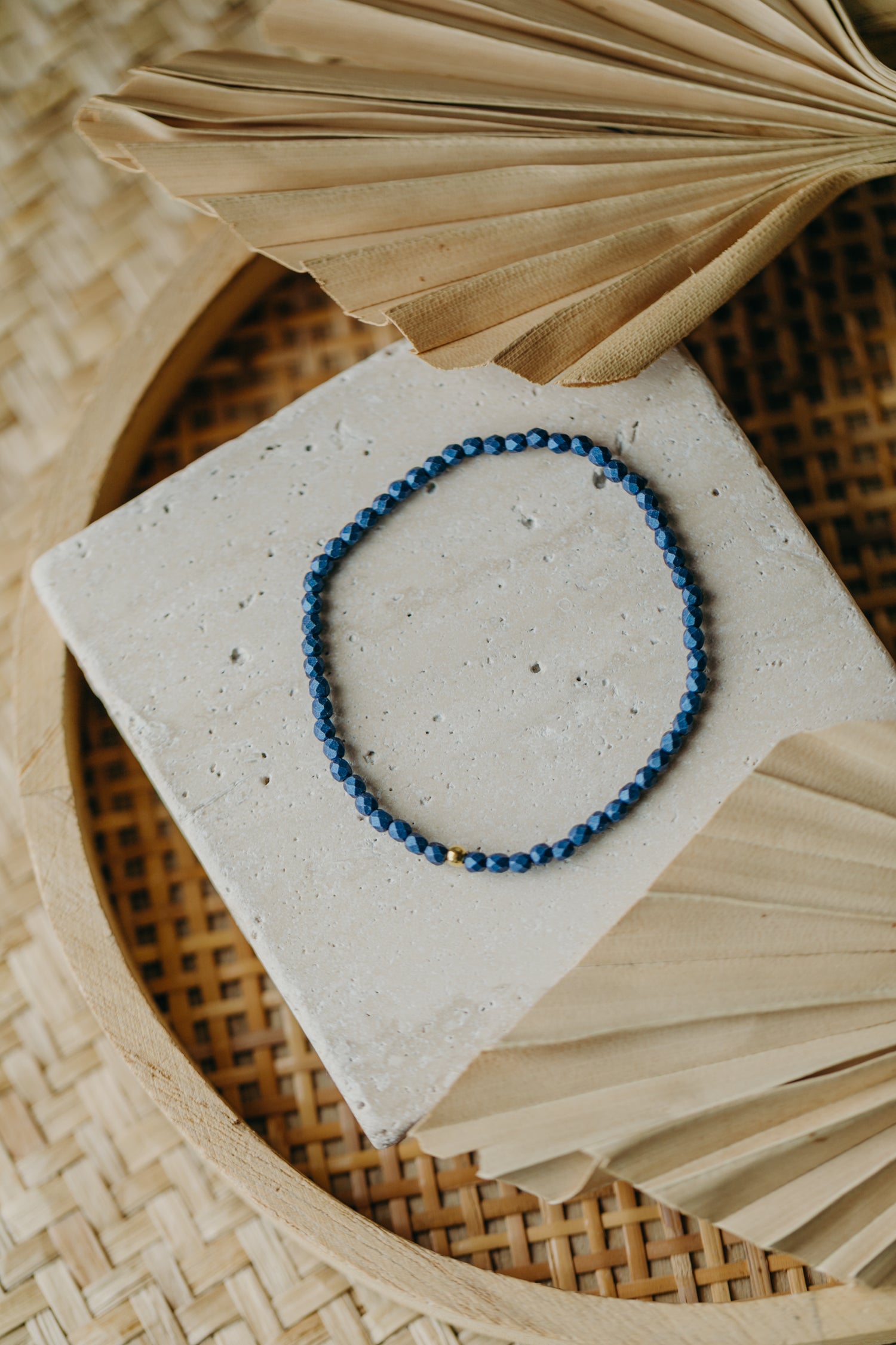 two-tone glass bead bracelet blue & cream