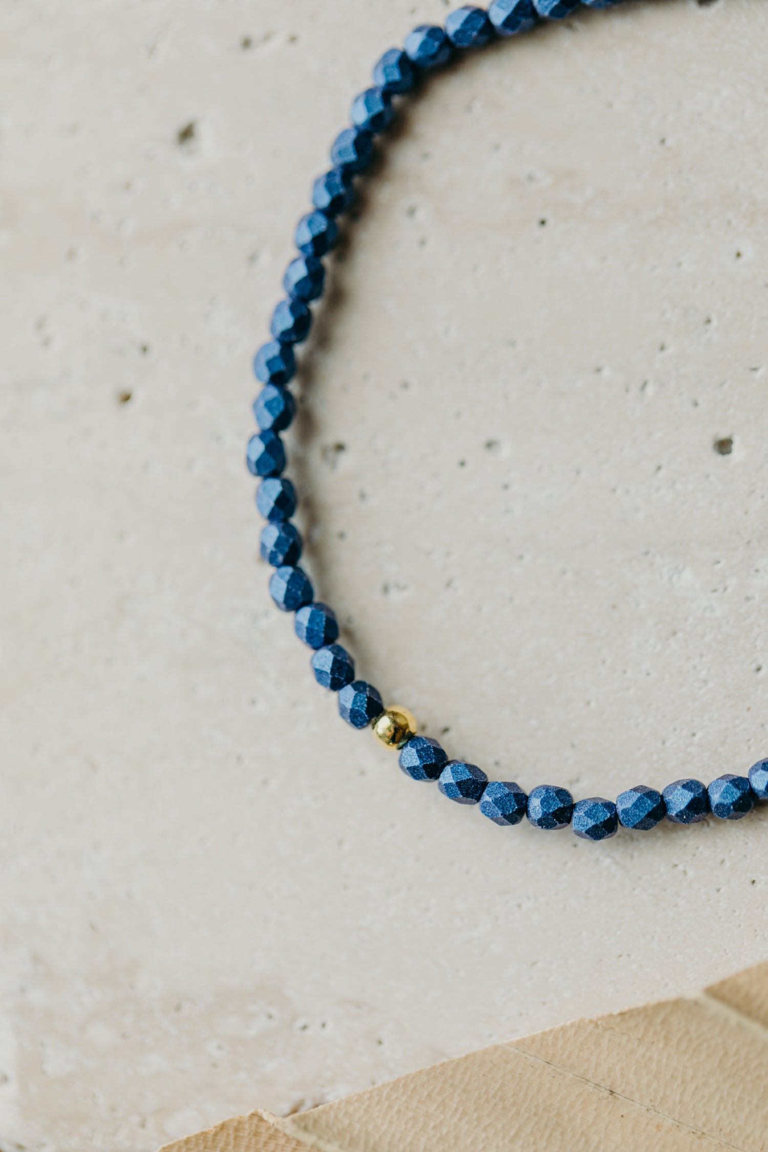 two-tone glass bead bracelet blue & cream