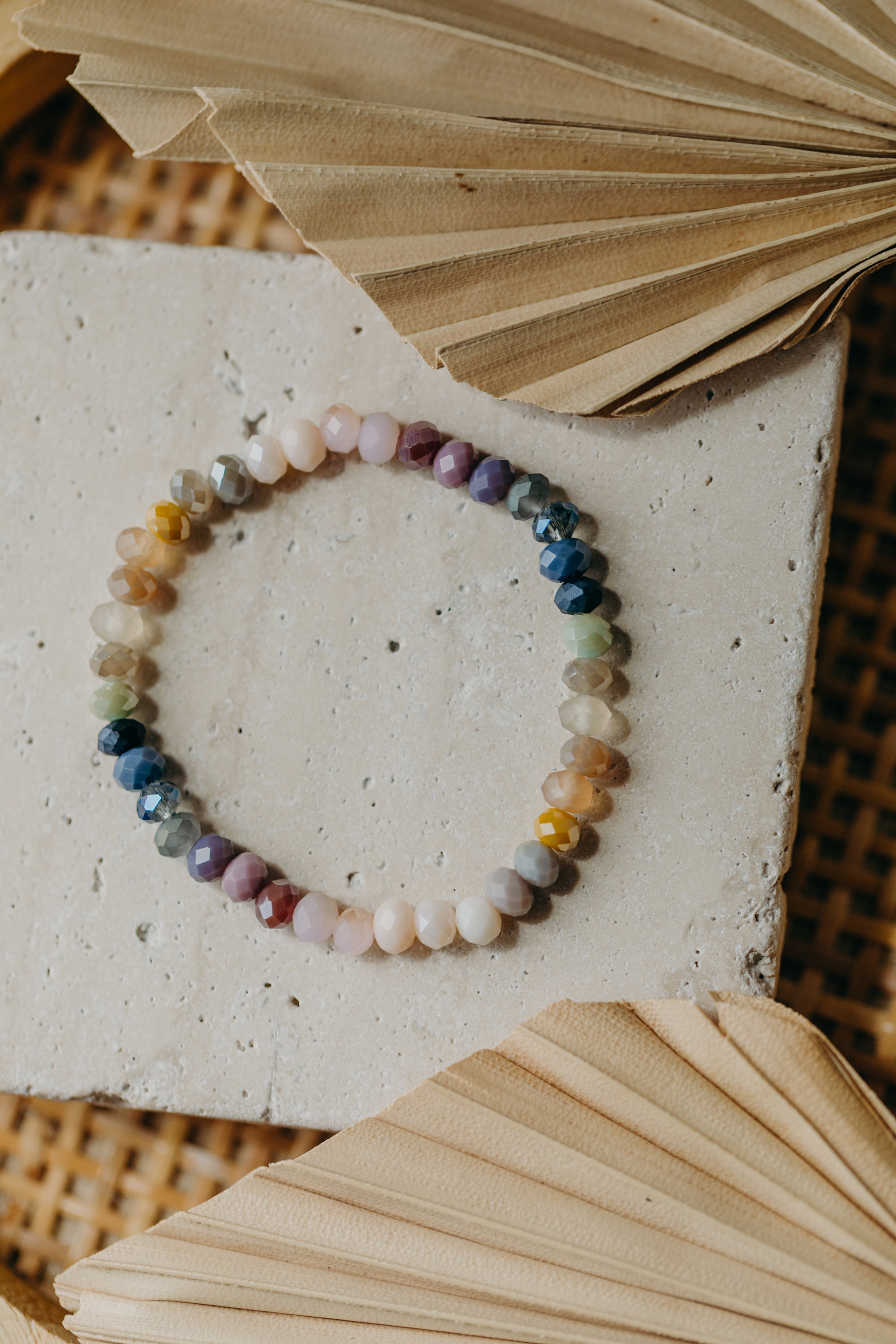 two-tone glass bead bracelet blue & cream