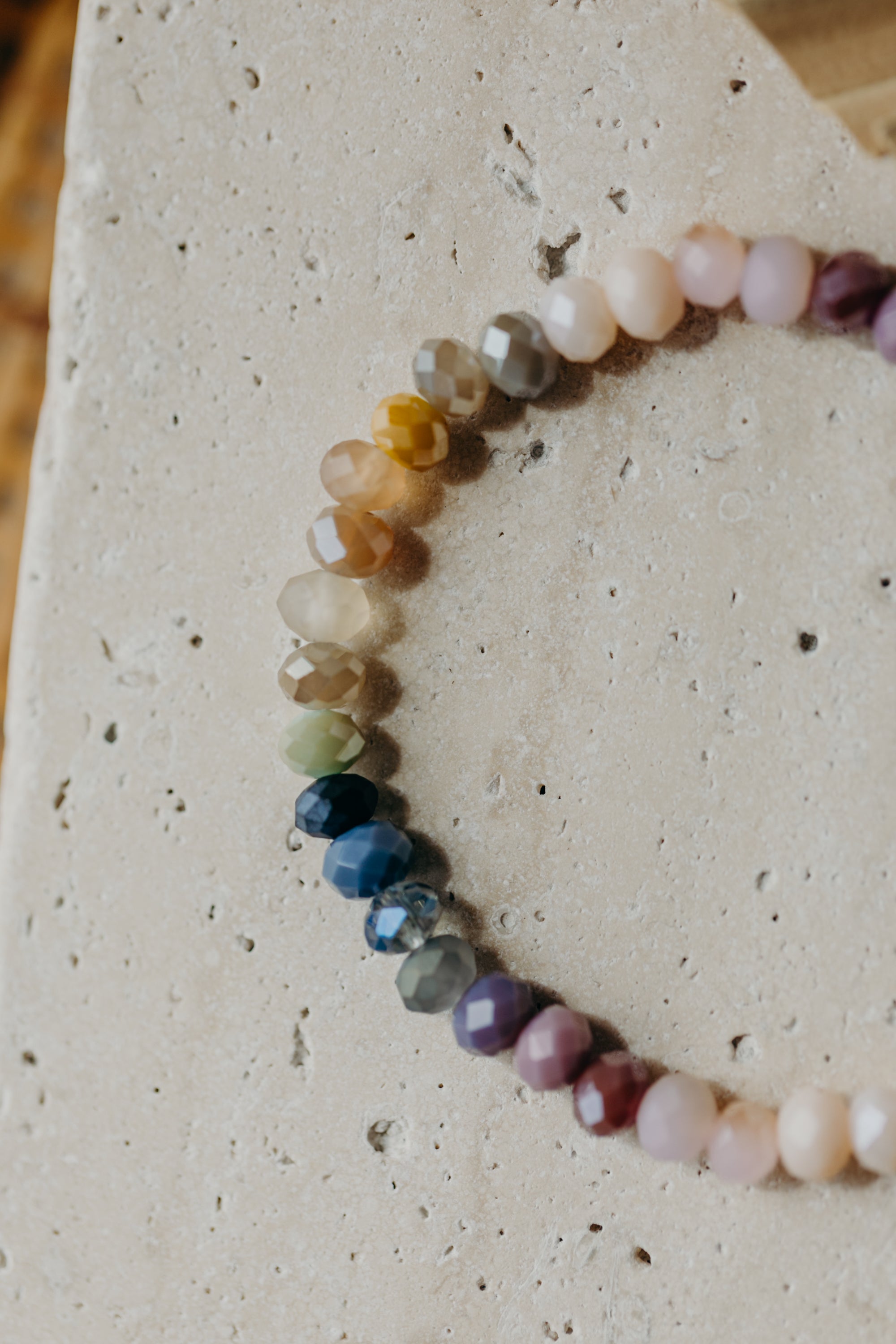 two-tone glass bead bracelet blue & cream