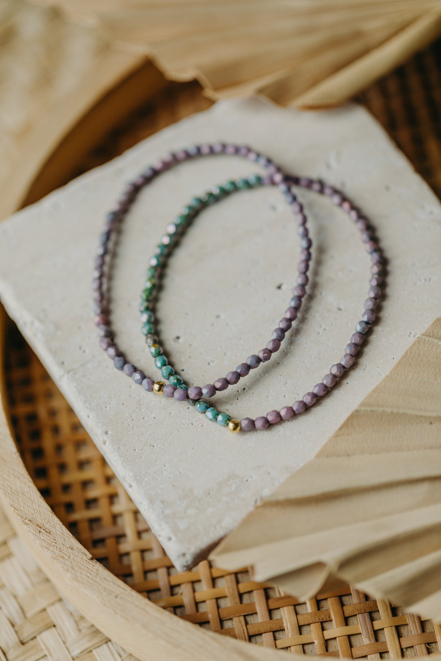 two-tone glass bead bracelet blue & cream
