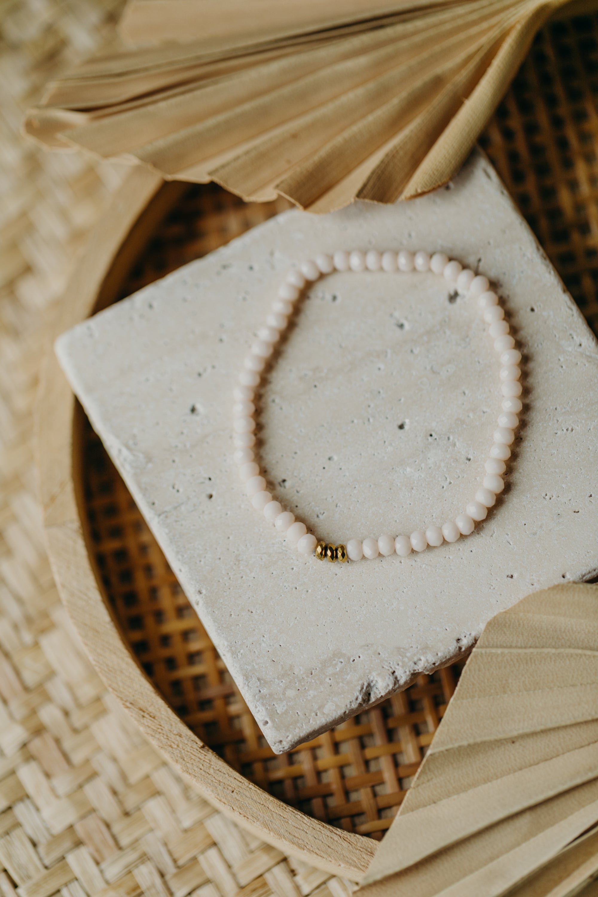 two-tone glass bead bracelet blue & cream