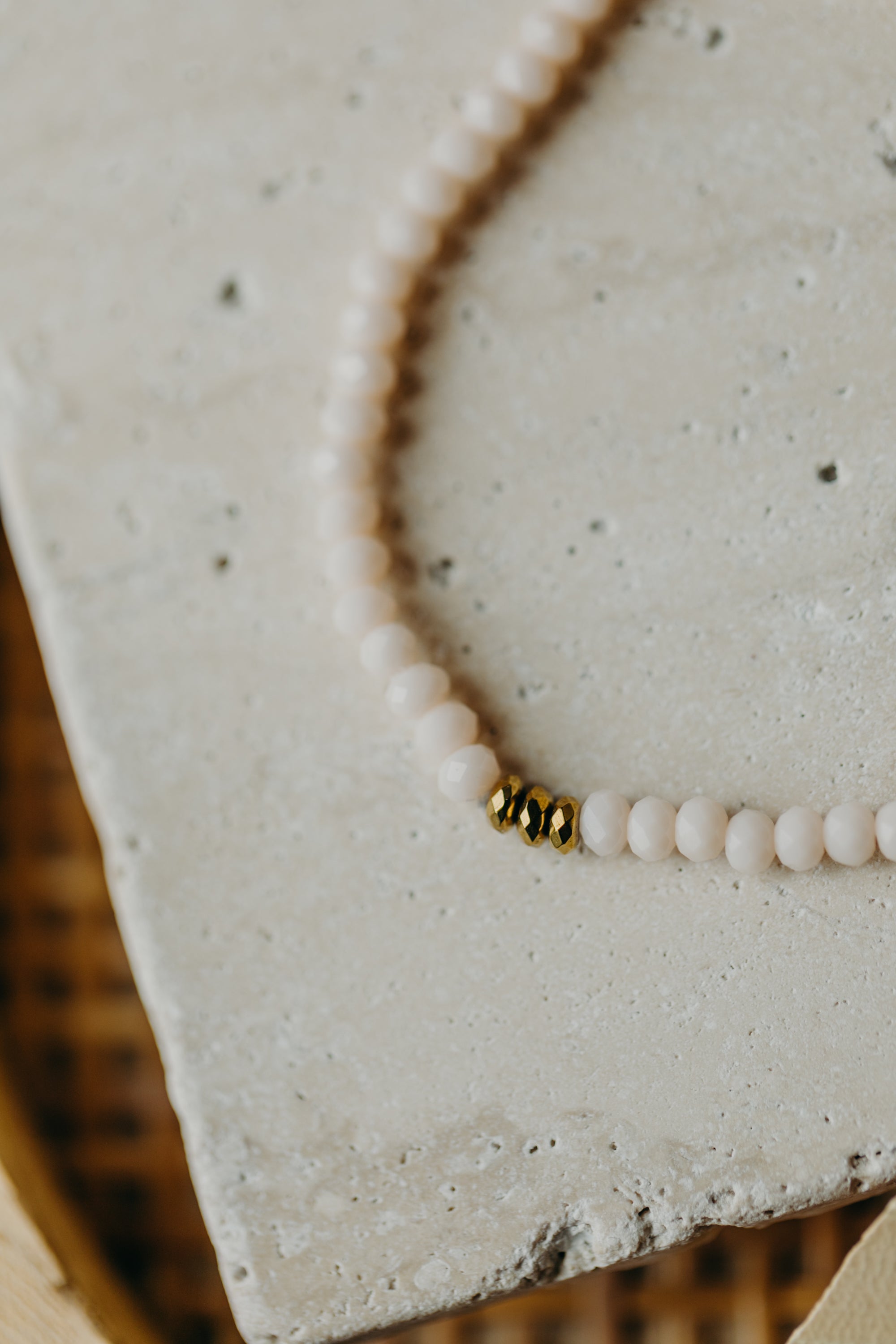 two-tone glass bead bracelet blue & cream