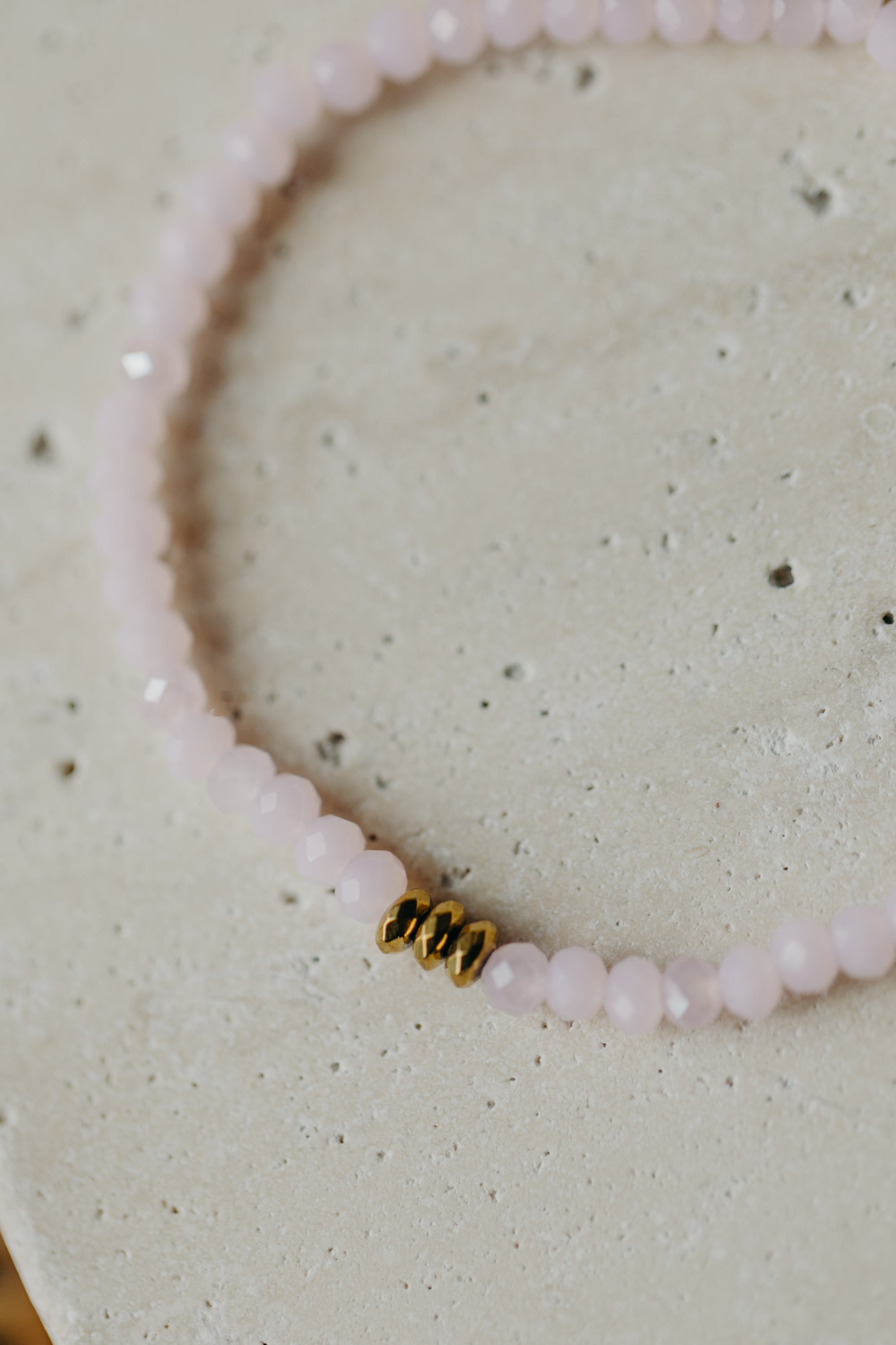 two-tone glass bead bracelet blue & cream