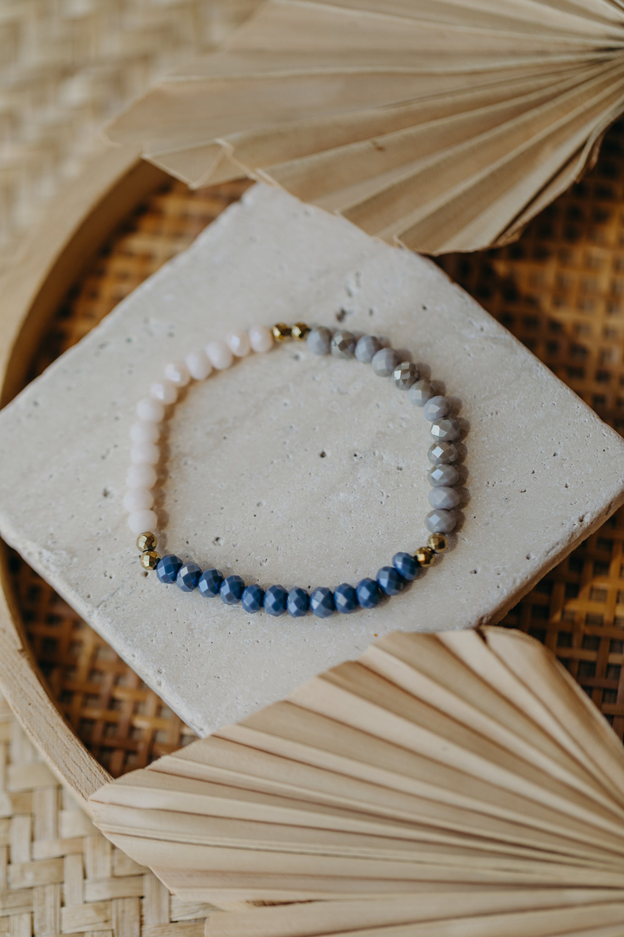 two-tone glass bead bracelet blue & cream