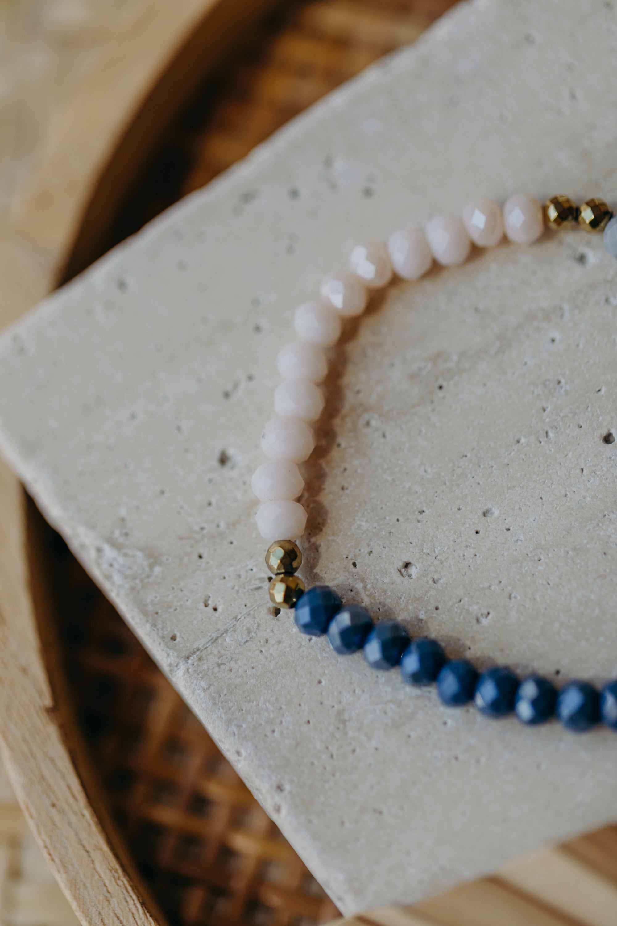two-tone glass bead bracelet blue & cream