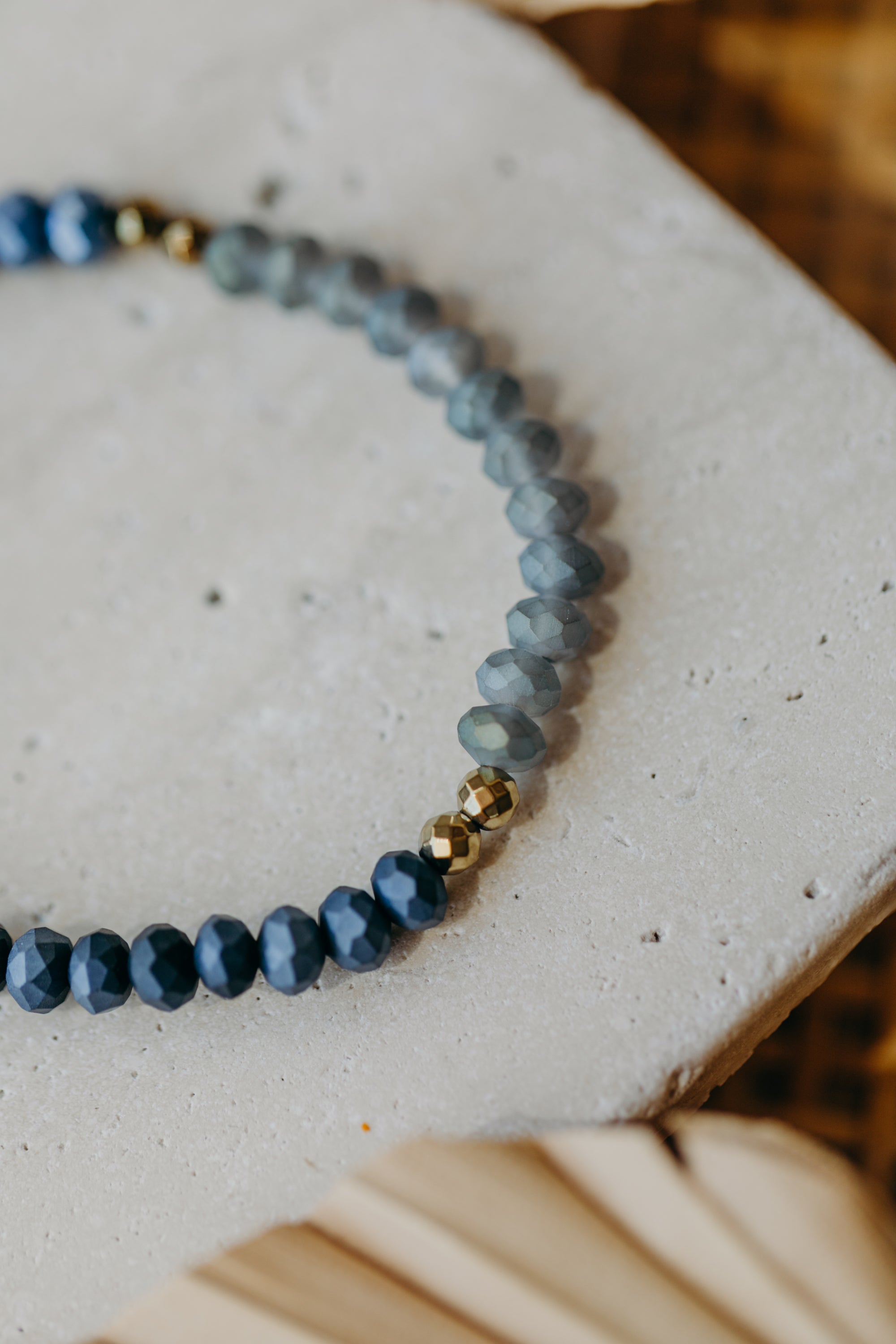 two-tone glass bead bracelet blue & cream