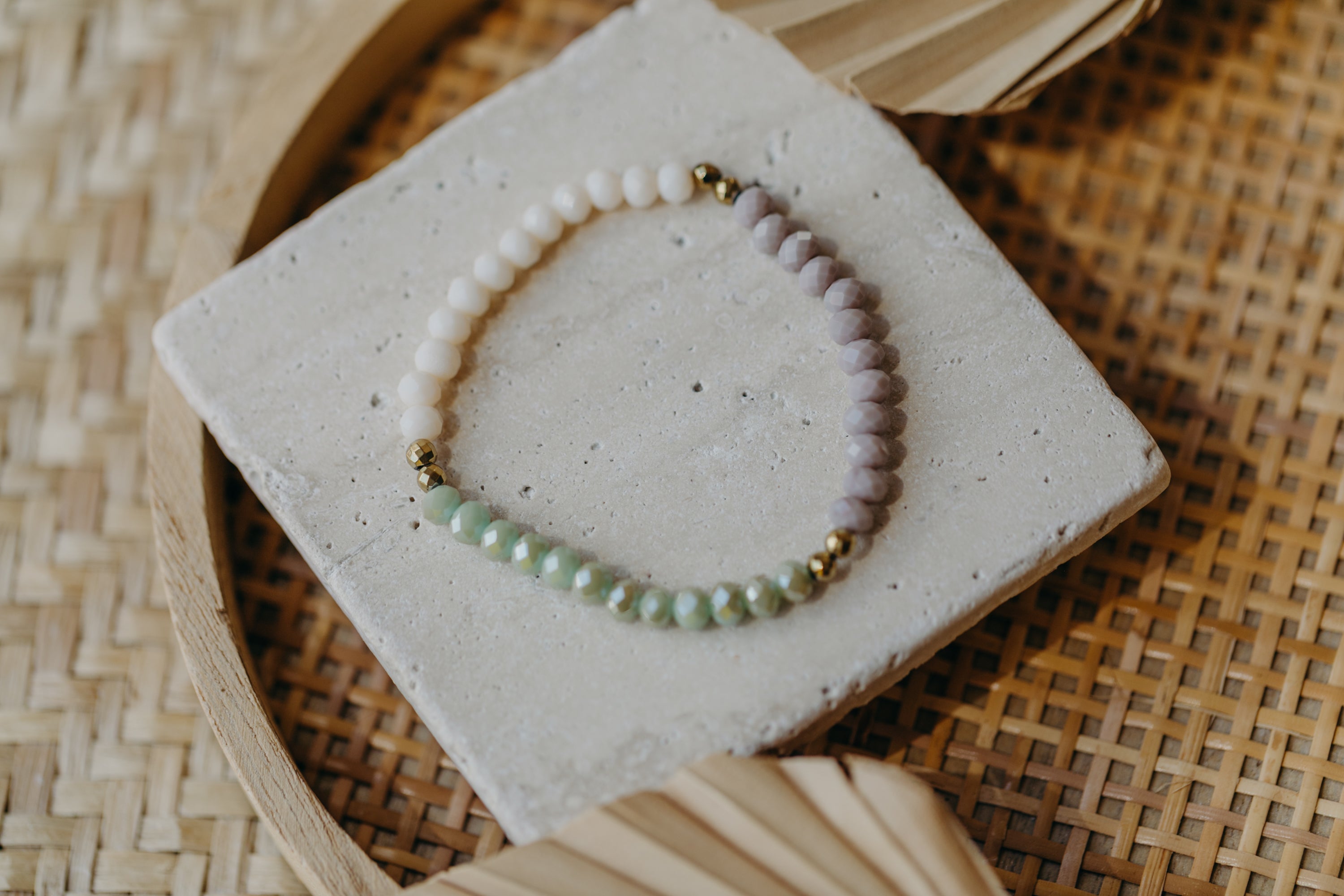 two-tone glass bead bracelet blue & cream