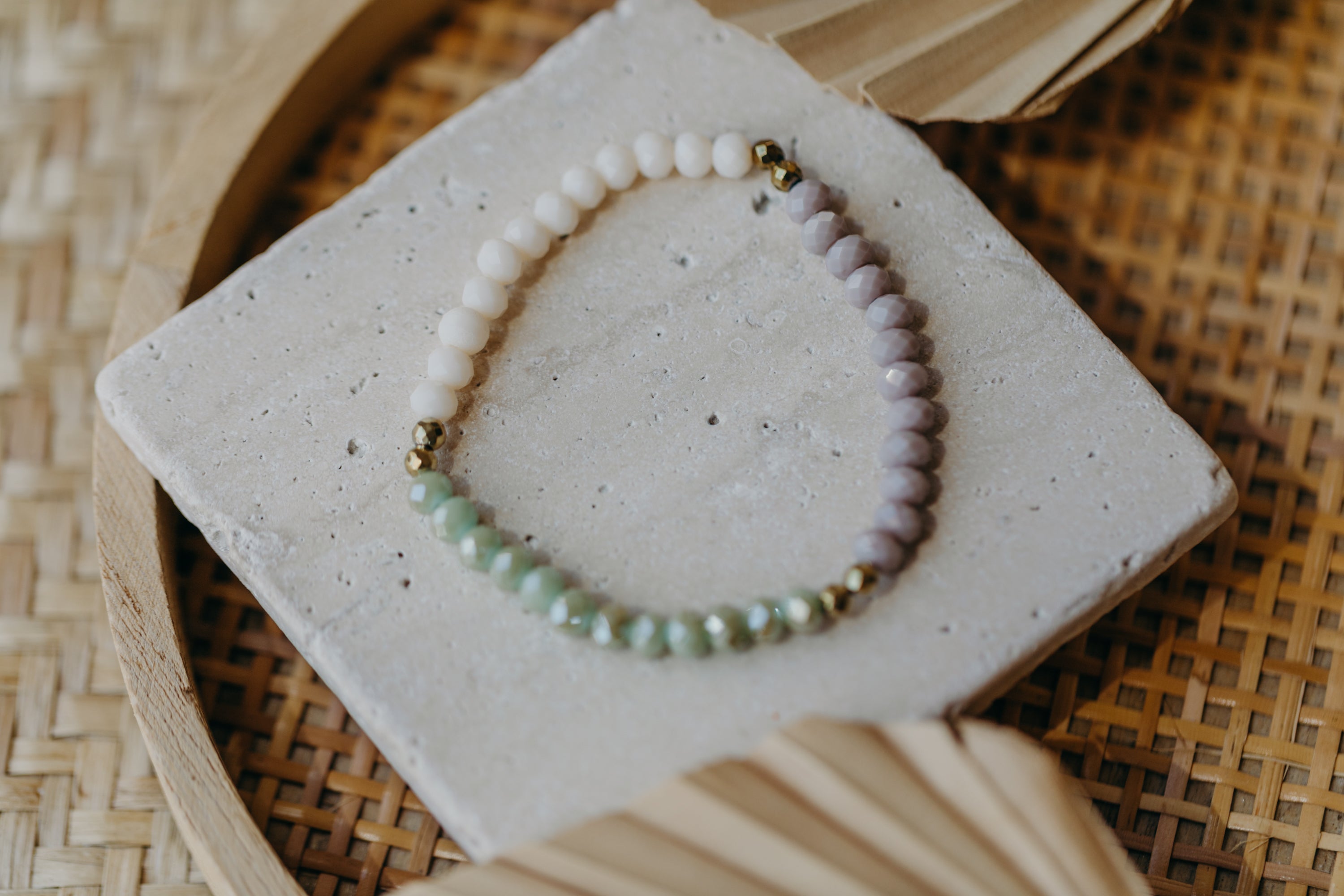 two-tone glass bead bracelet blue & cream